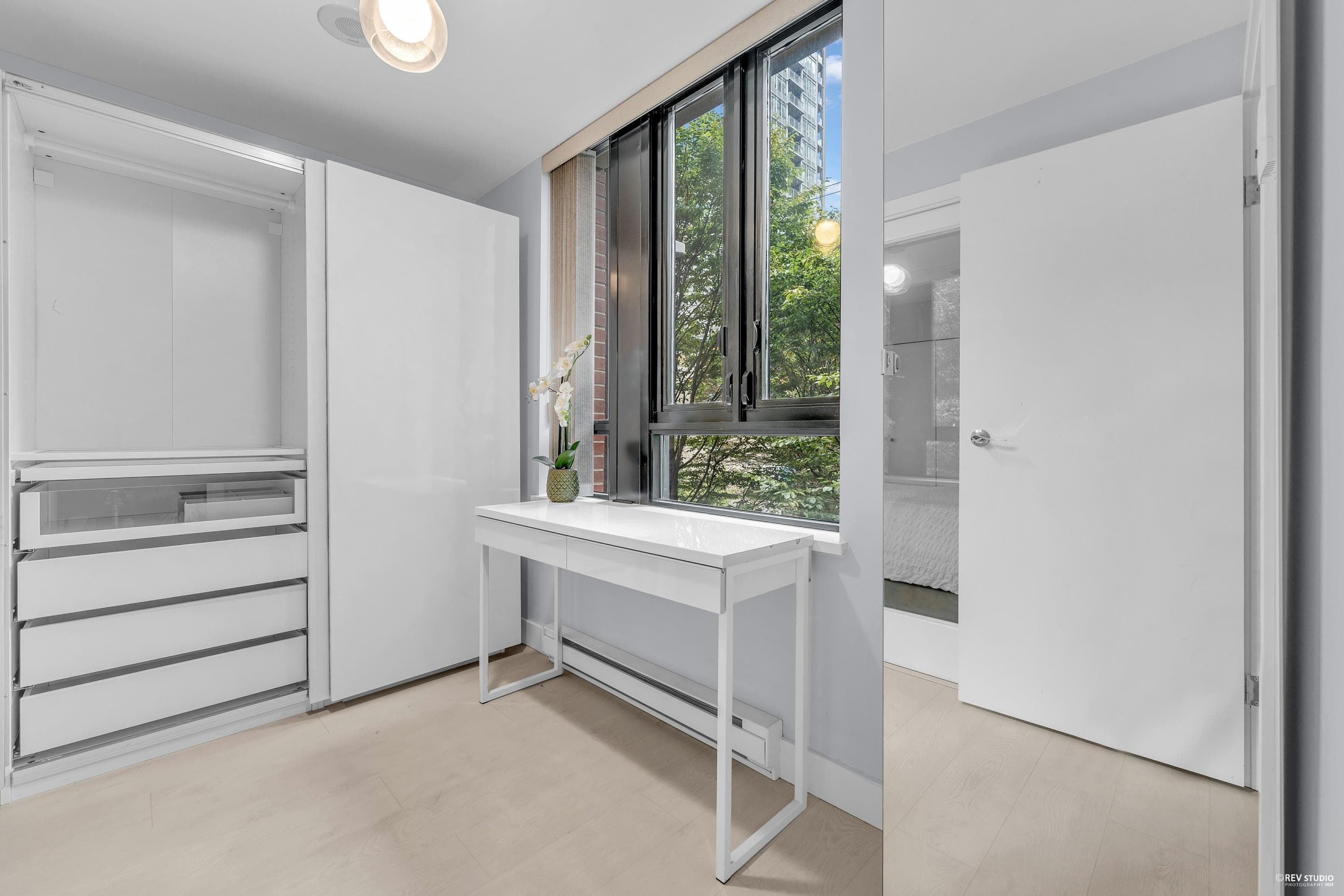 410 - 909 Mainland Street, Vancouver, V6B 1S3 — photo 2