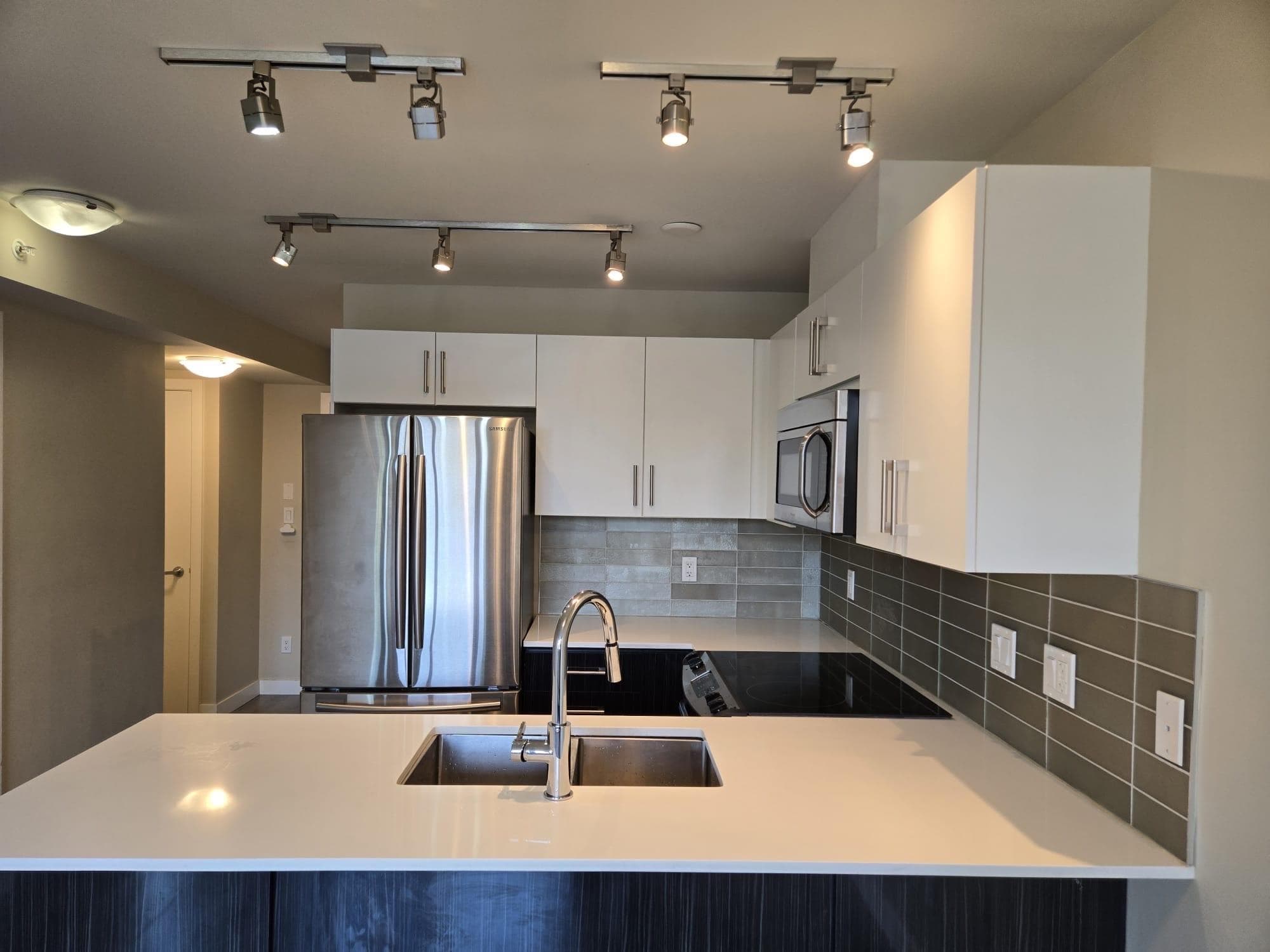 512 - 2689 Kingsway, Vancouver, V5R 0C3 — photo 3
