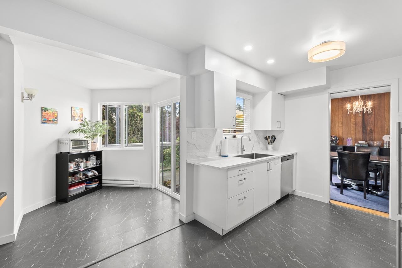 3878 Royal Oak Avenue, Burnaby, V5G 3M2 — photo 2