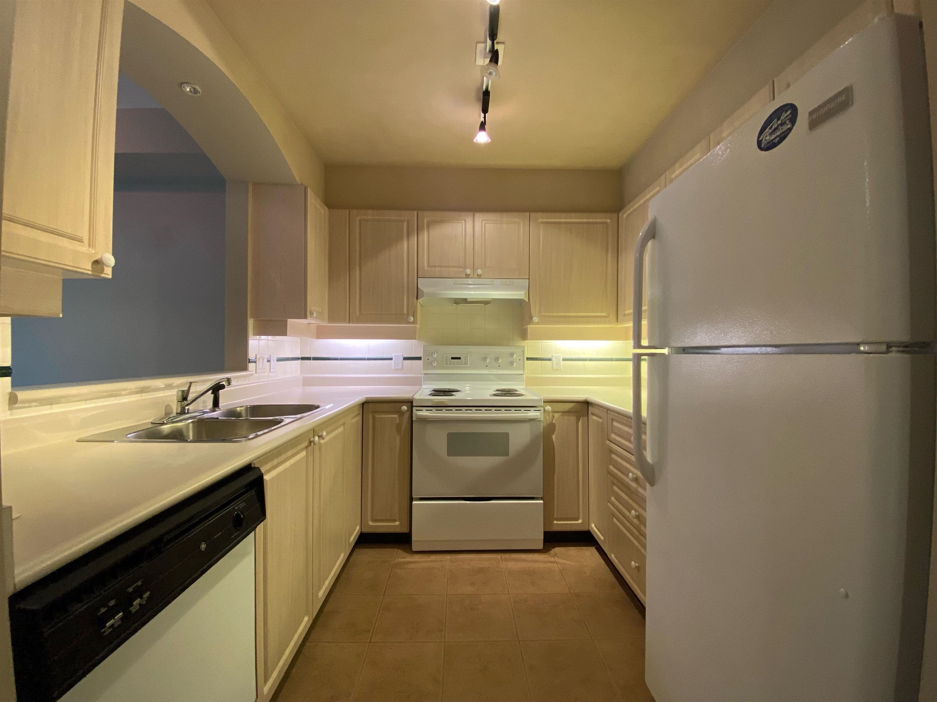 504 - 3600 Windcrest Drive, North Vancouver, V7G 2S5 — photo 3