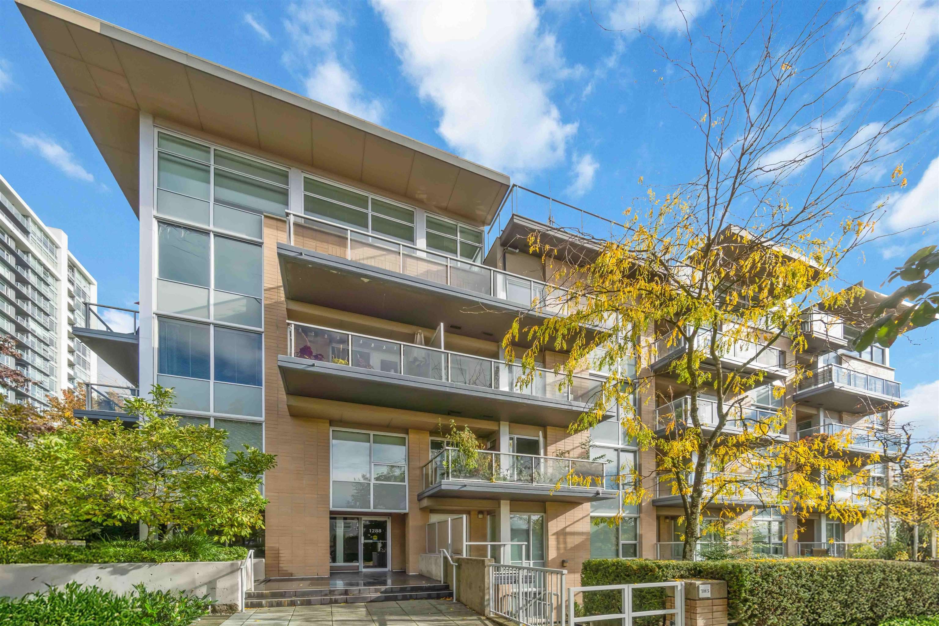 PH4 - 1288 Chesterfield Avenue, North Vancouver, V7M 0B1 — photo 2
