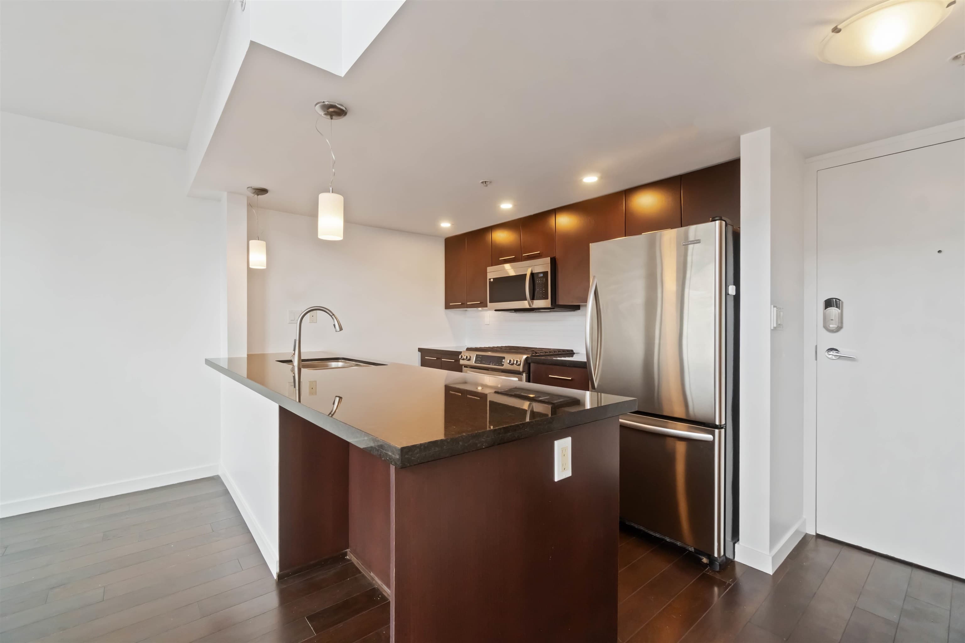 PH4 - 1288 Chesterfield Avenue, North Vancouver, V7M 0B1 — photo 4