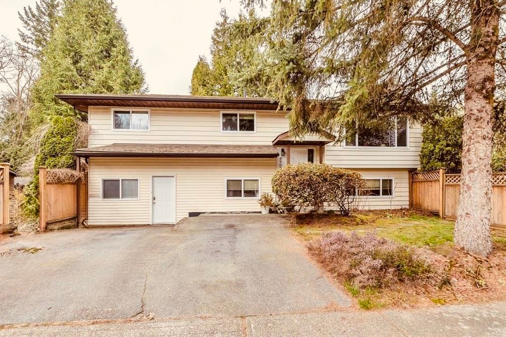4907 202a Street, Langley, V3A 6W8 — photo 1
