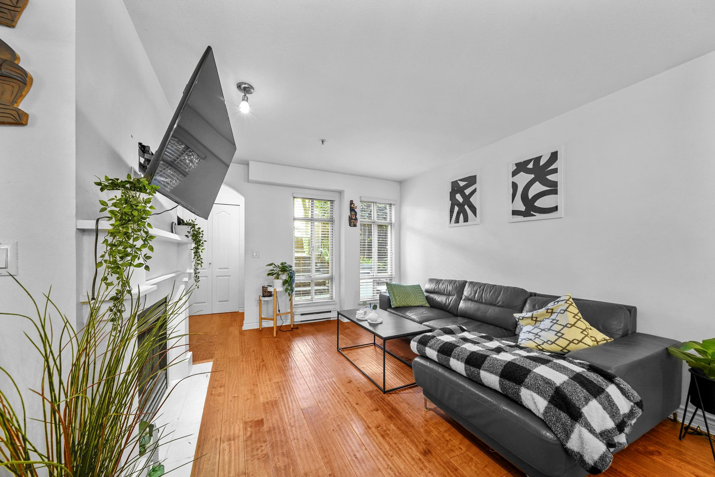 3068 W 4th Avenue, Vancouver, V6K 1R4 — photo 2