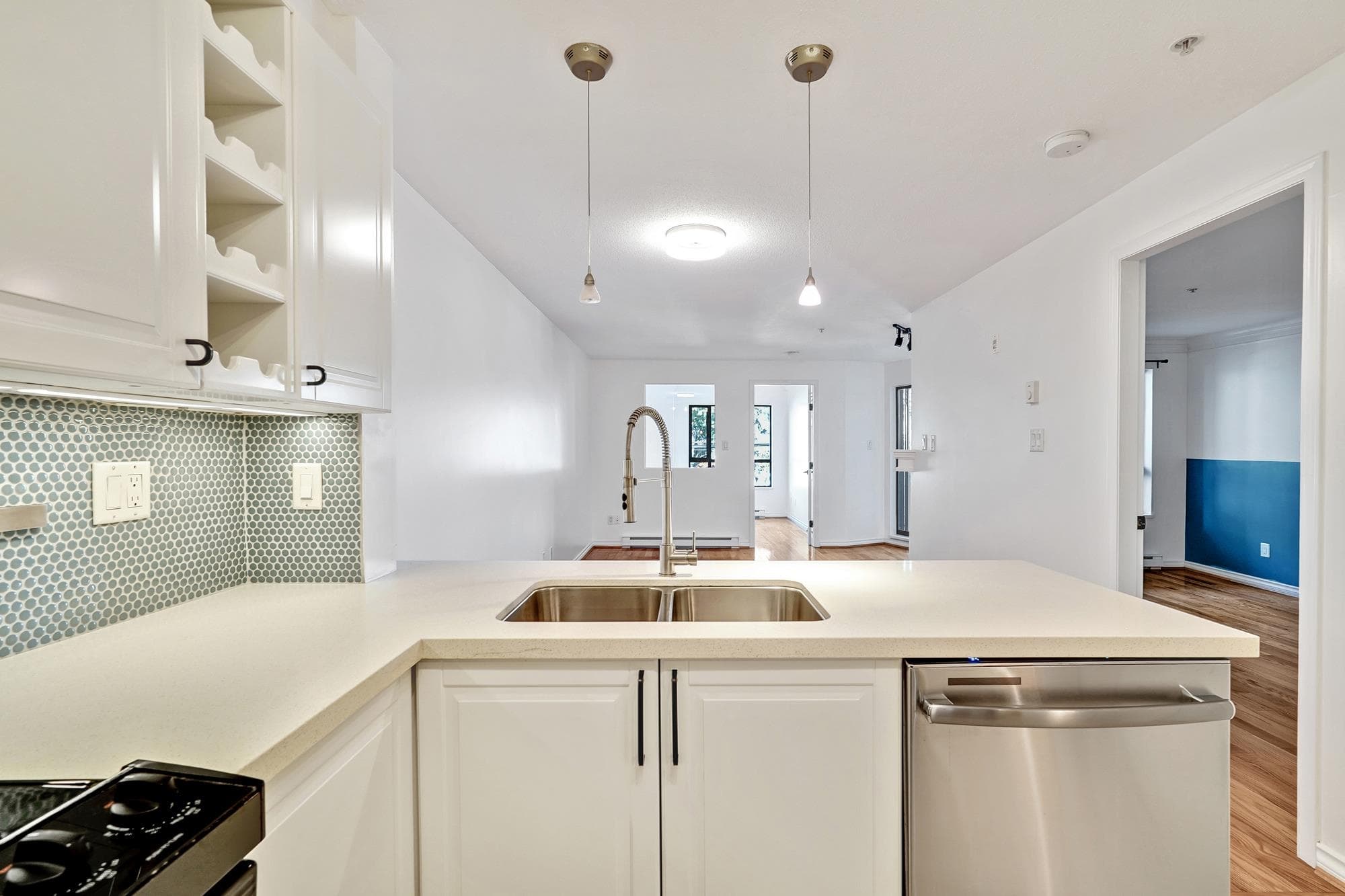 302 - 2741 E Hastings Street, Vancouver, V5K 1Z8 — photo 3