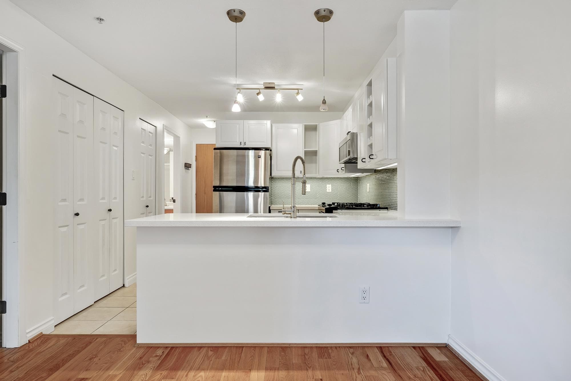 302 - 2741 E Hastings Street, Vancouver, V5K 1Z8 — photo 4