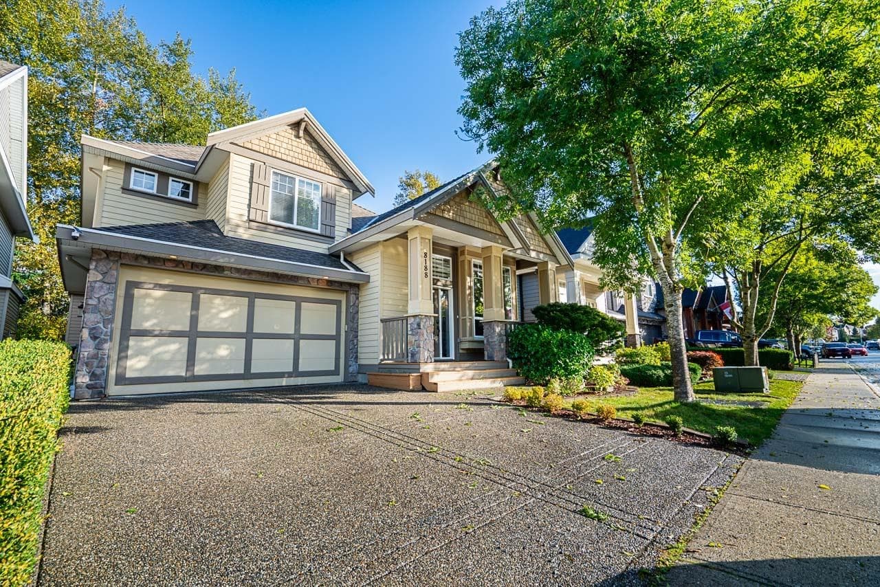 8188 211 Street, Langley, V2Y 0E4 — photo 1