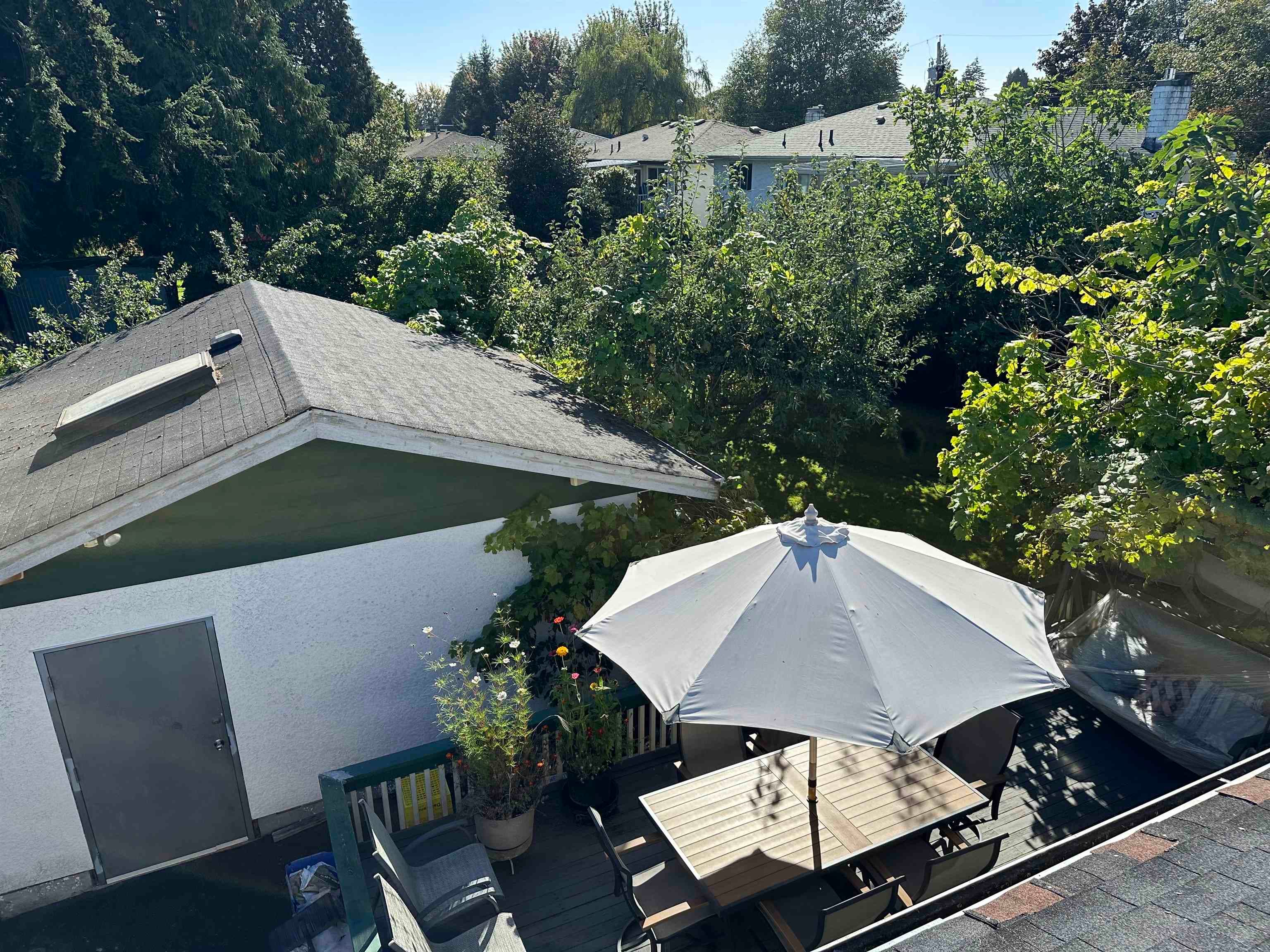 15970 Thrift Avenue, White Rock, V4B 2N1 — photo 2