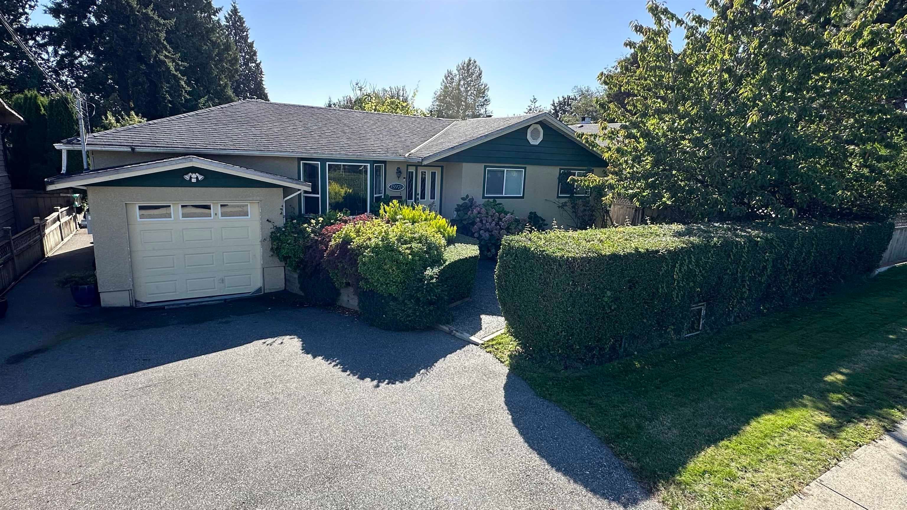 15970 Thrift Avenue, White Rock, V4B 2N1 — photo 1