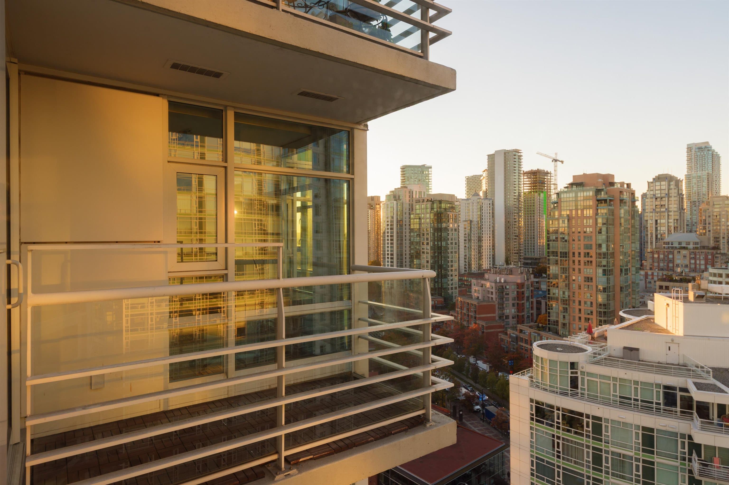 2305 - 1199 Marinaside Crescent, Vancouver