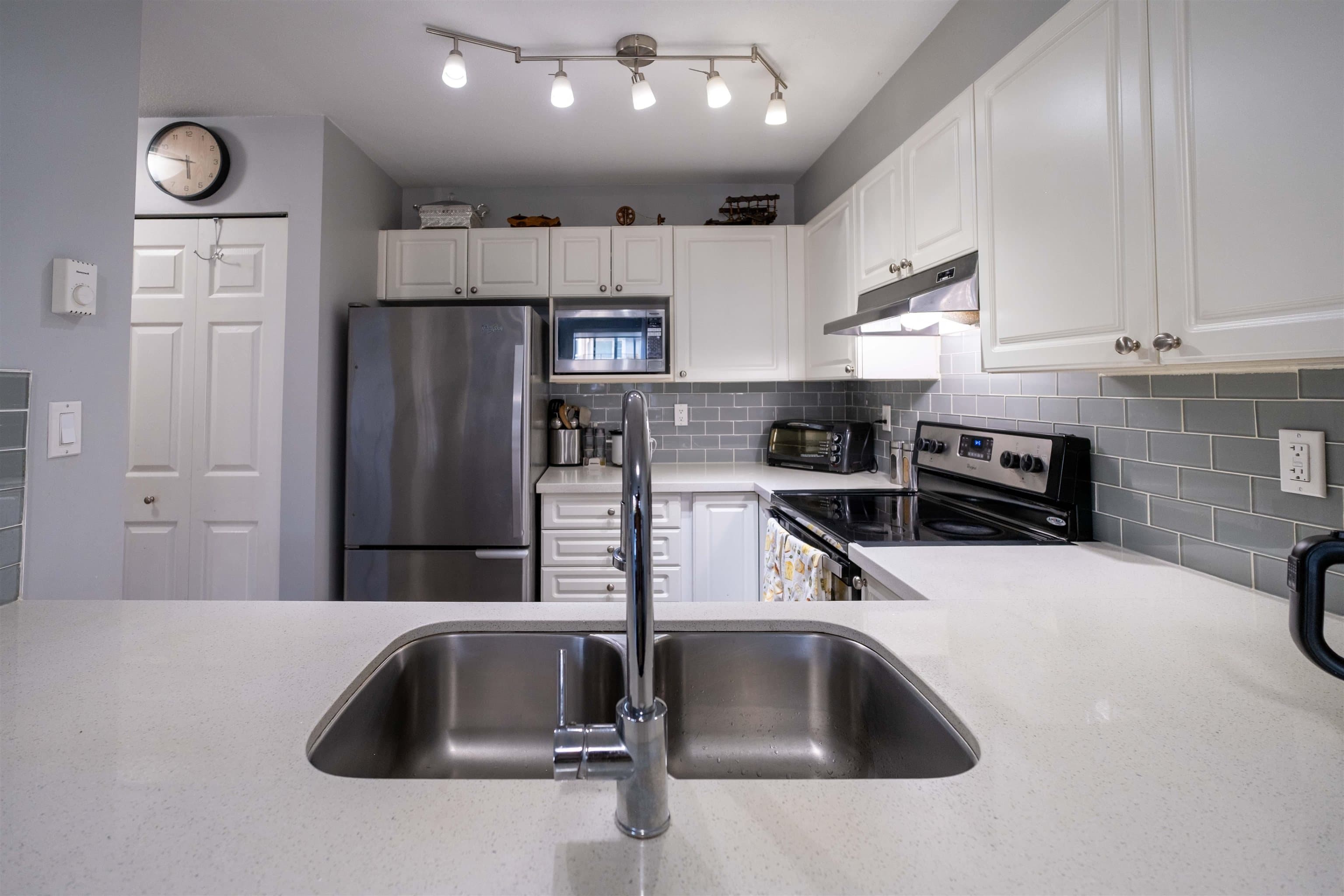 305 - 13733 74 Avenue, Surrey, V3W 1B8 — photo 3