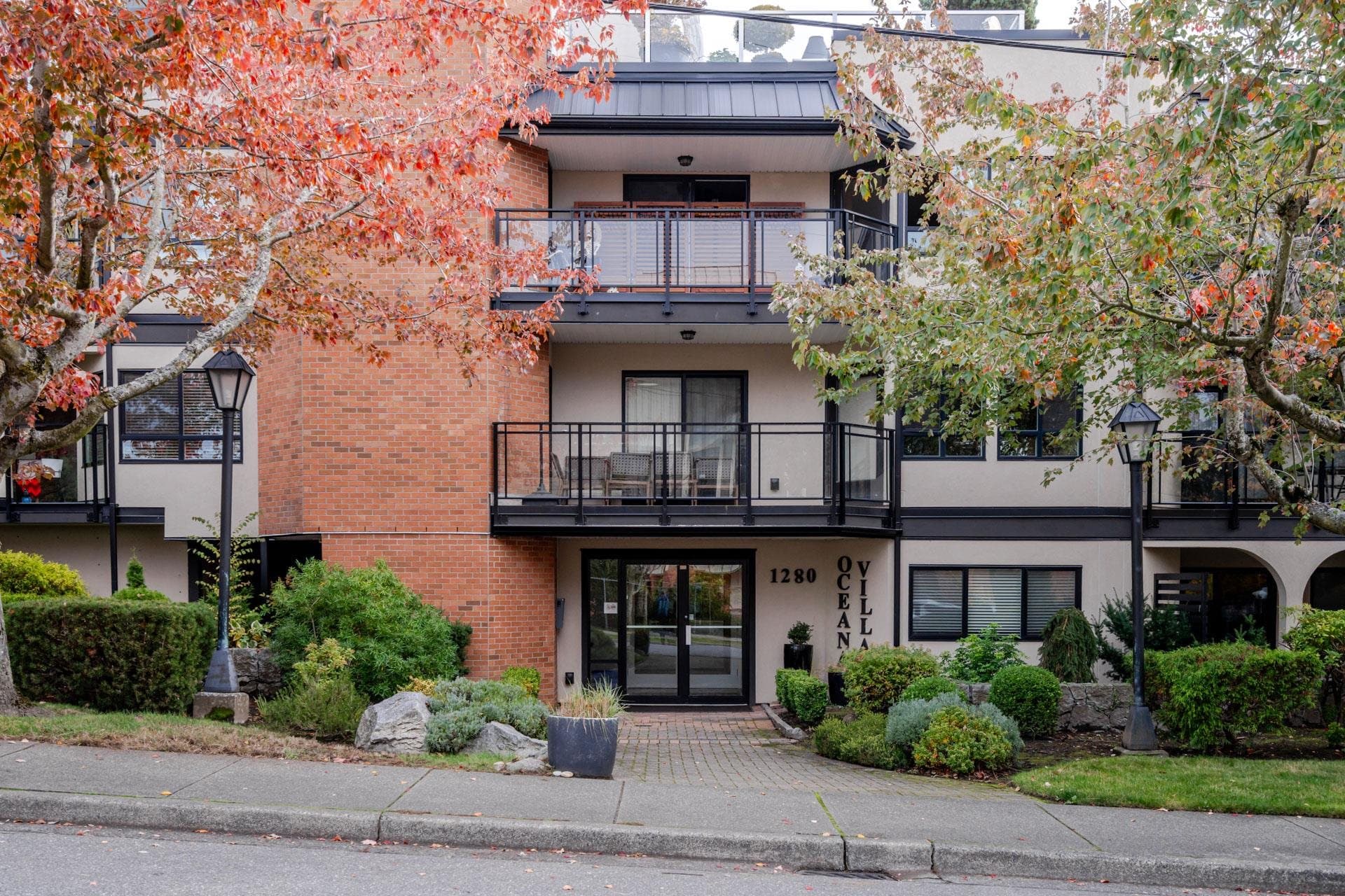 211 - 1280 Fir Street, Surrey, V4B 4B1 — photo 1