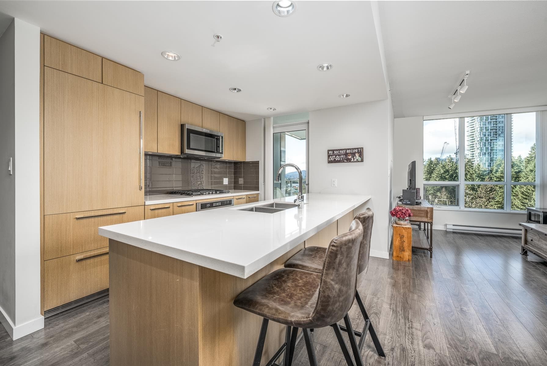 1508 - 3093 Windsor Gate, Coquitlam, V3B 0N2 — photo 4