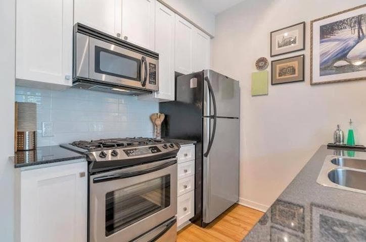 304 - 480 Robson Street, Vancouver, V6B 1S1 — photo 2