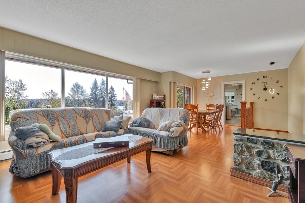 9370 263 Street, Maple Ridge, V2W 1K3 — photo 2