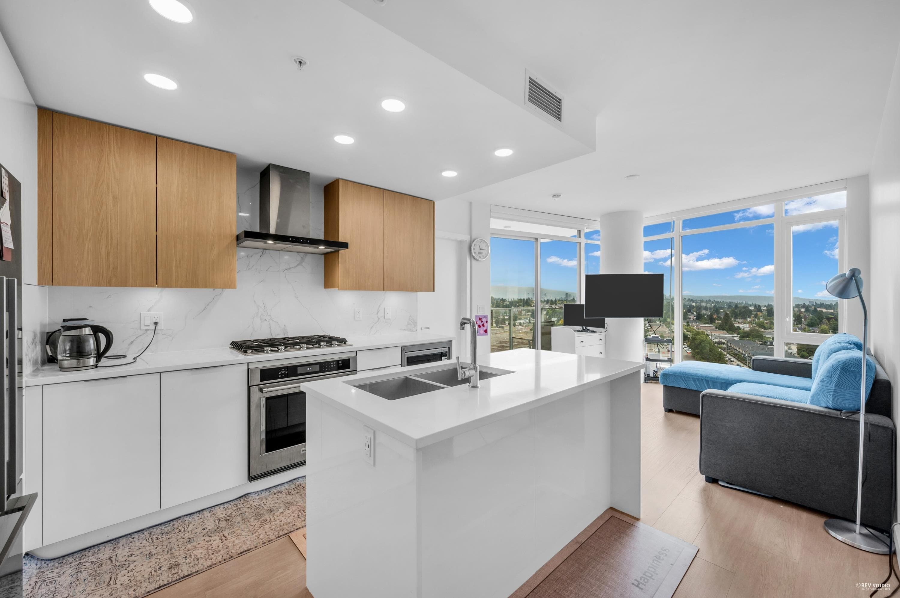 1607 - 7769 Park Crescent, Burnaby, V3N 0J7 — photo 3