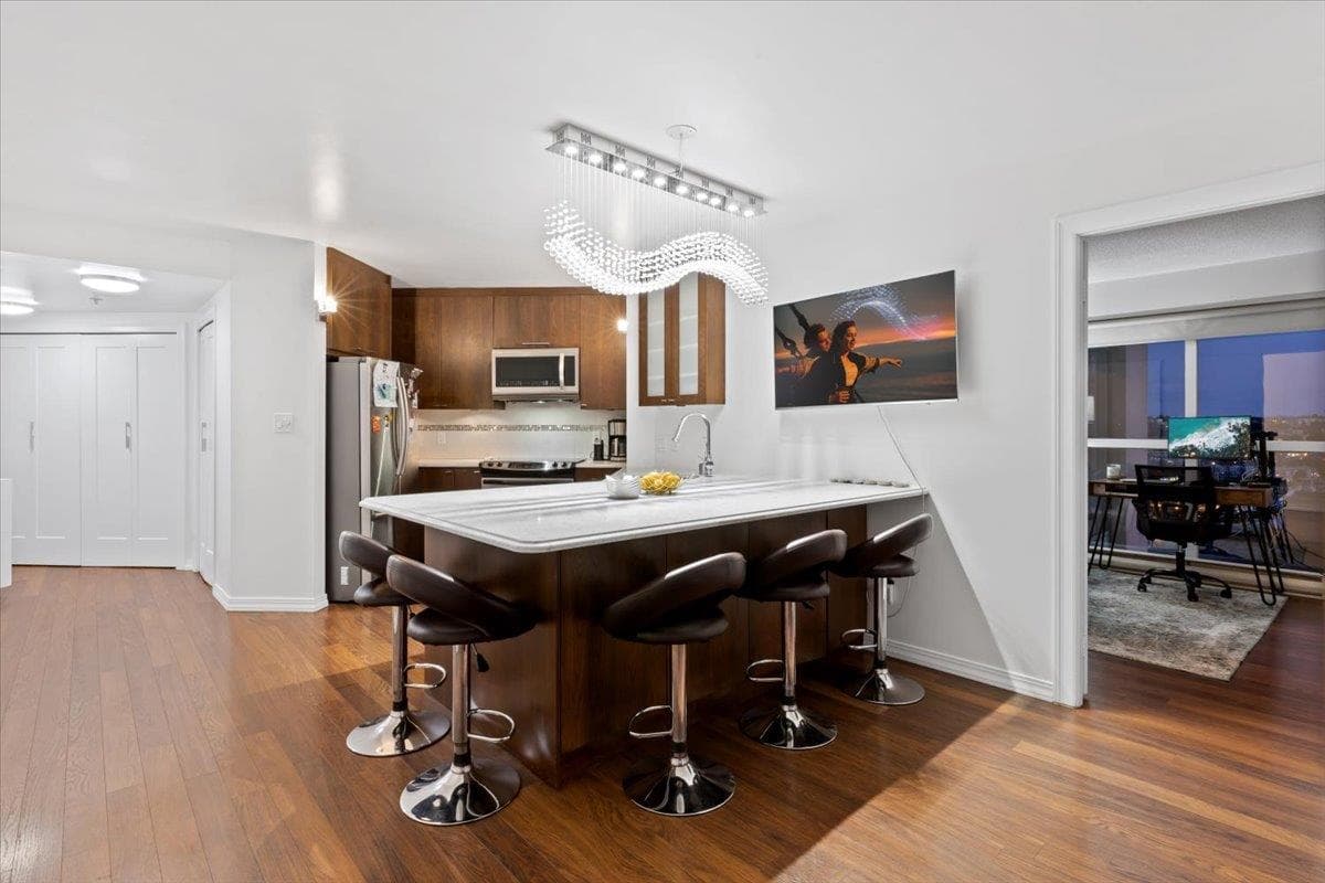 1401 - 907 Beach Avenue, Vancouver