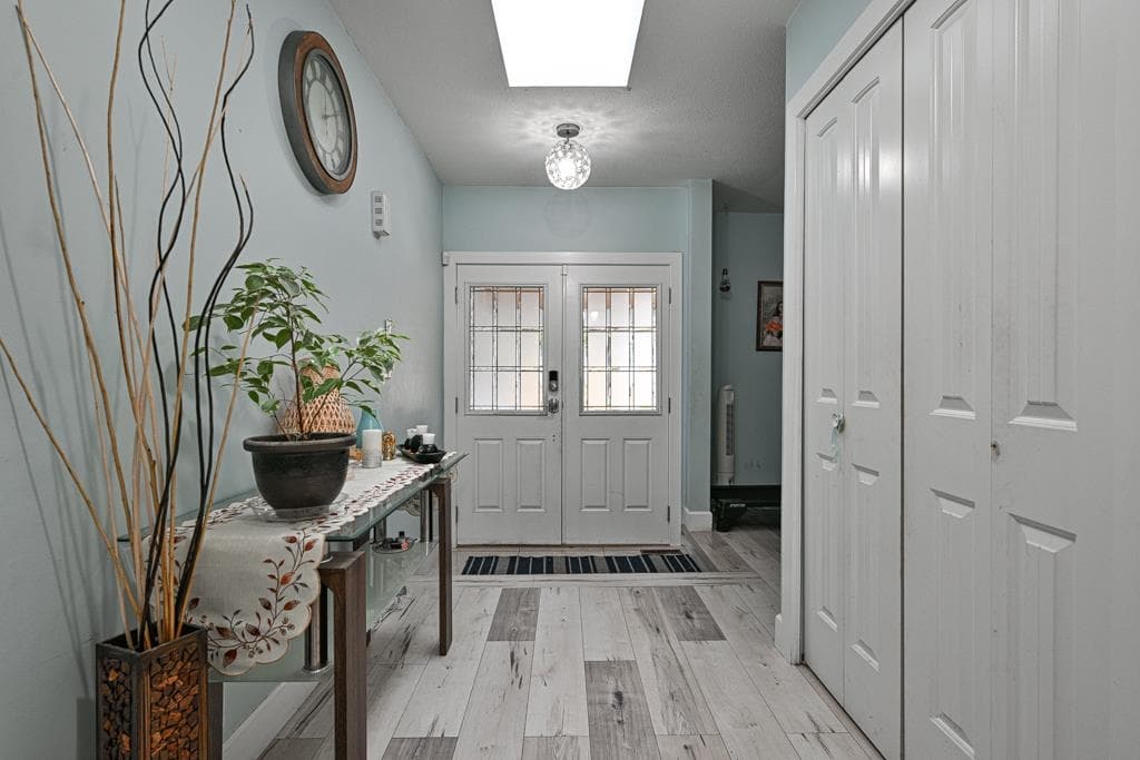 14346 68b Avenue, Surrey, V3W 8X1 — photo 3