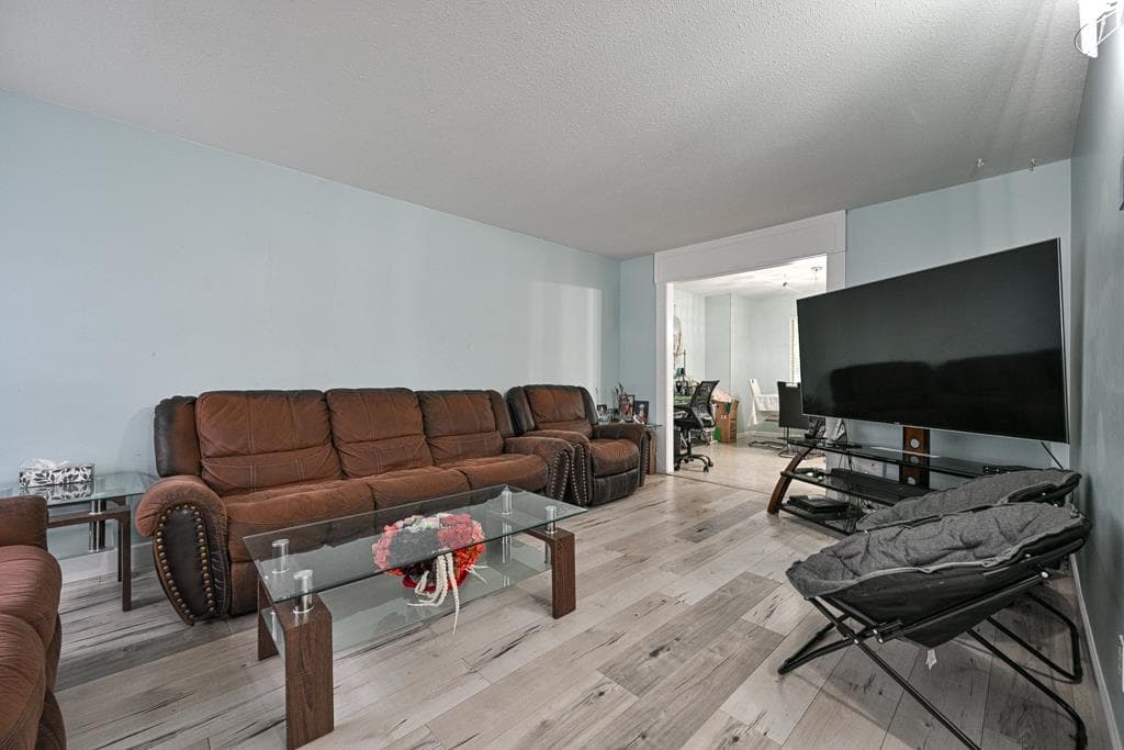 14346 68b Avenue, Surrey, V3W 8X1 — photo 4