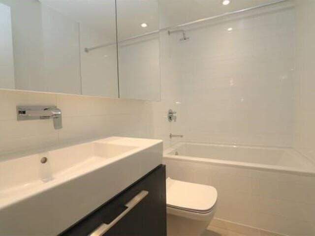 1955 Alpha Way, Burnaby, V5C 0K9 — photo 3