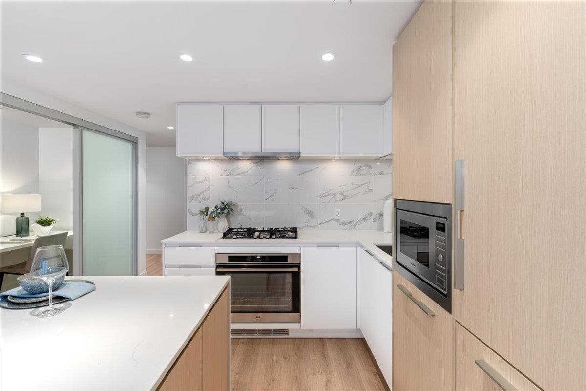 2205 - 1500 Fern Street, North Vancouver, V7J 0E6 — photo 5