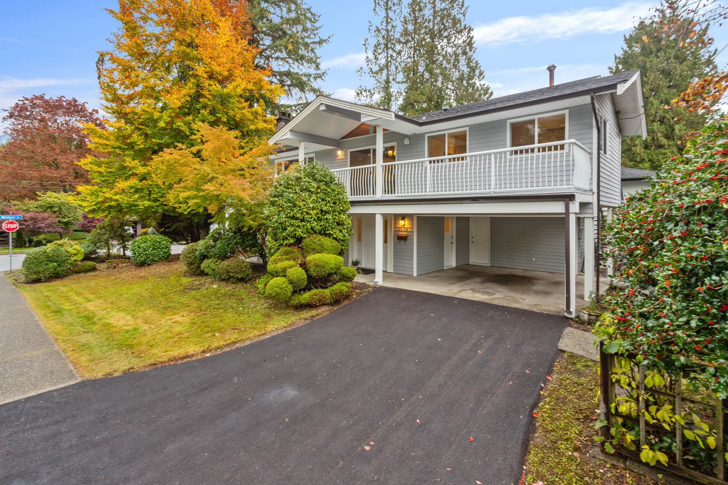 3288 Hoskins Road, North Vancouver, V7J 3B4 — photo 1