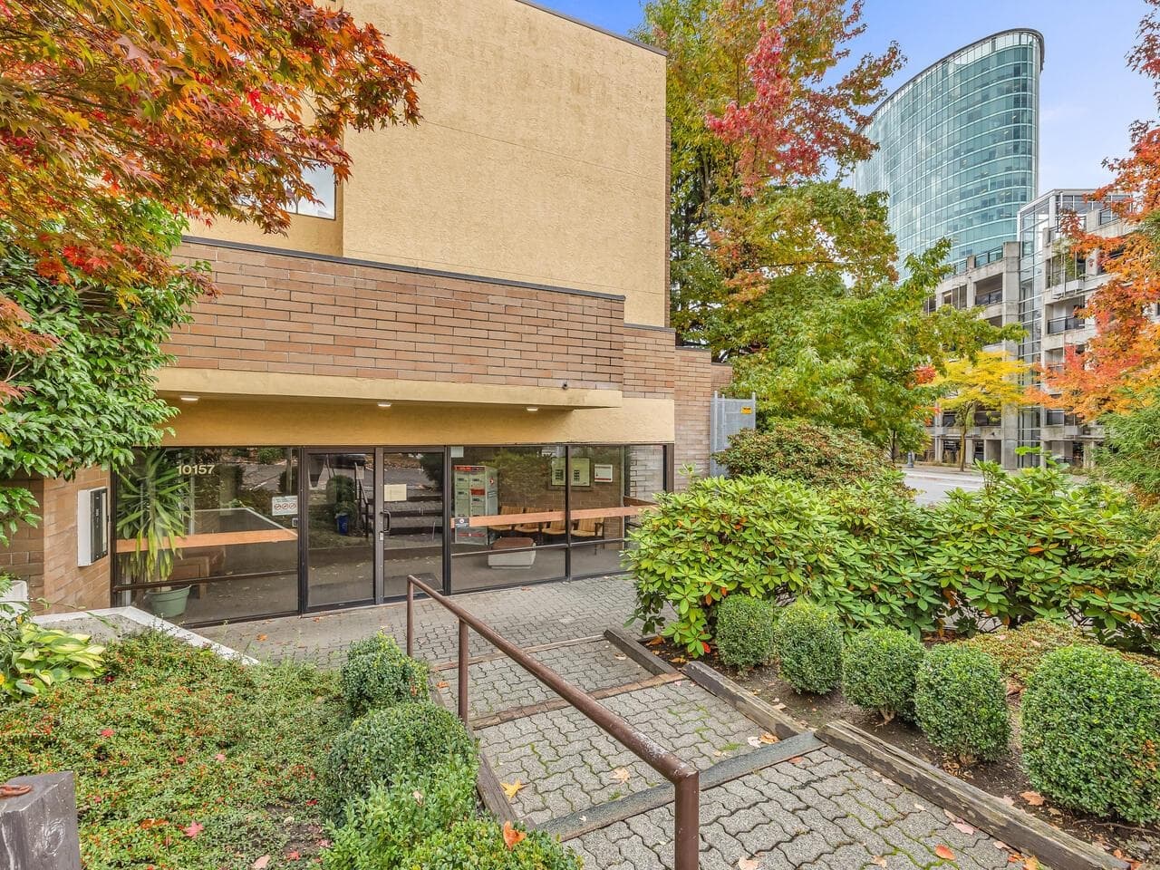 211 - 10157 University Drive, Surrey, V3T 5L7 — photo 2