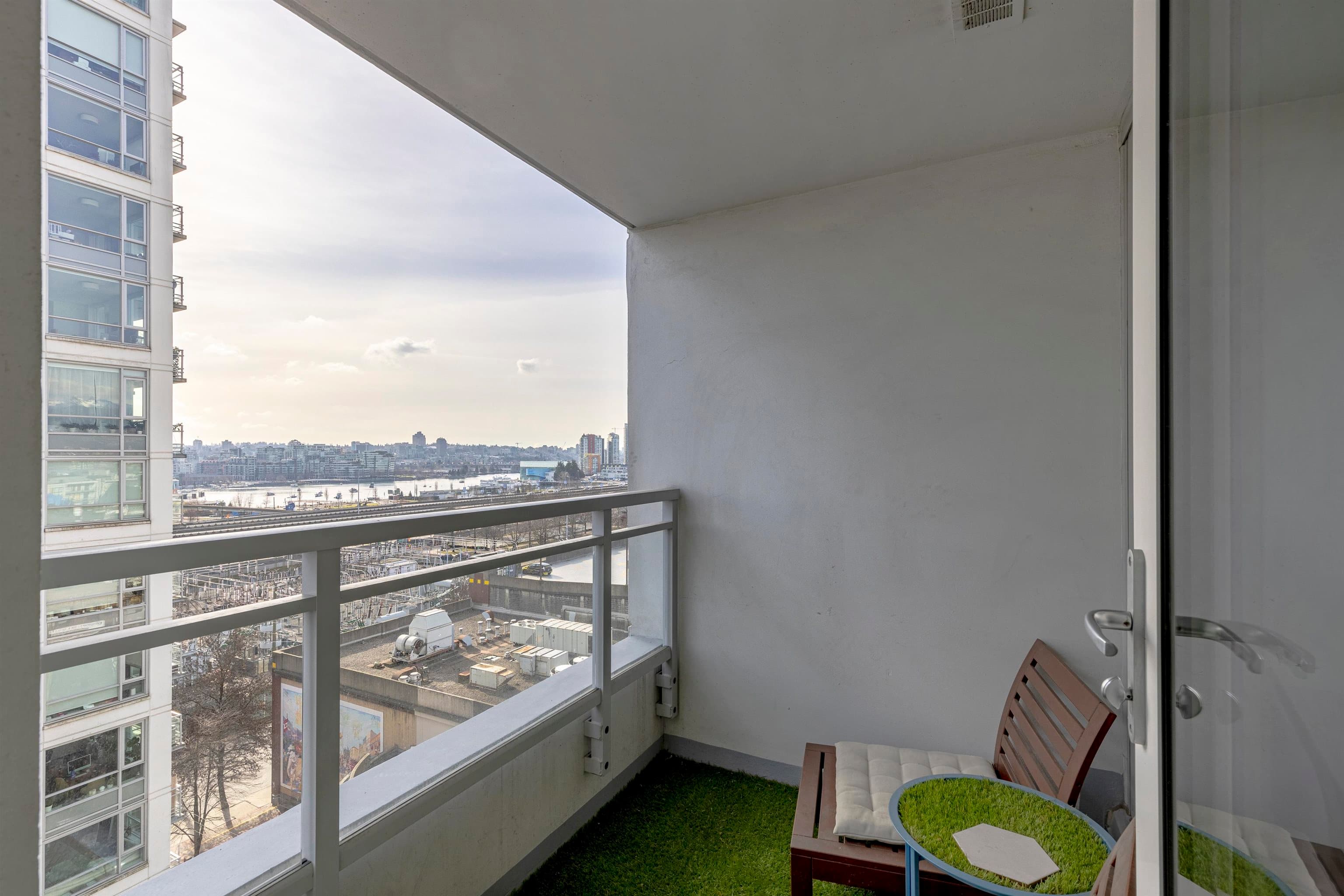 1201 - 188 Keefer Street, Vancouver, V6A 0E3 — photo 4