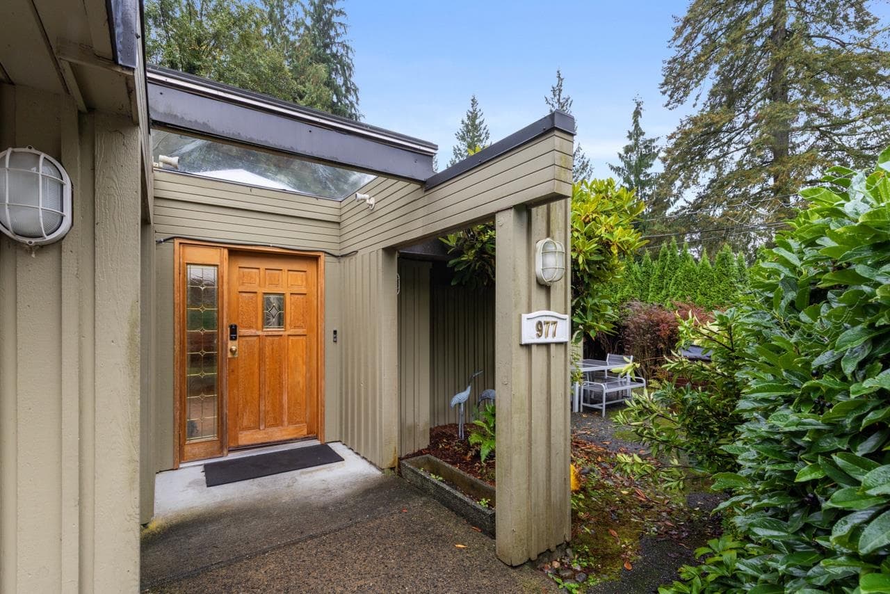 977 Belvedere Drive, North Vancouver