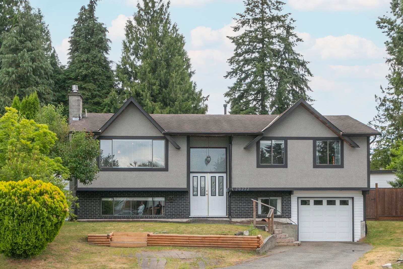 20272 46a Avenue, Langley, V3A 5K4 — photo 1