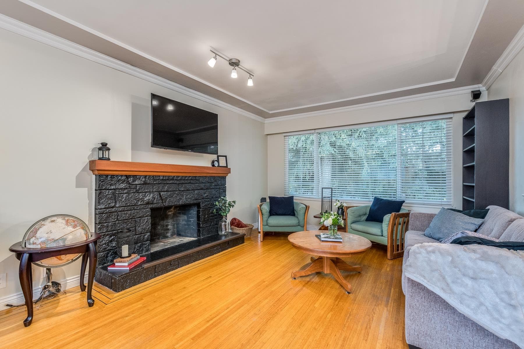 2075 Austin Avenue, Coquitlam, V3K 3R5 — photo 4