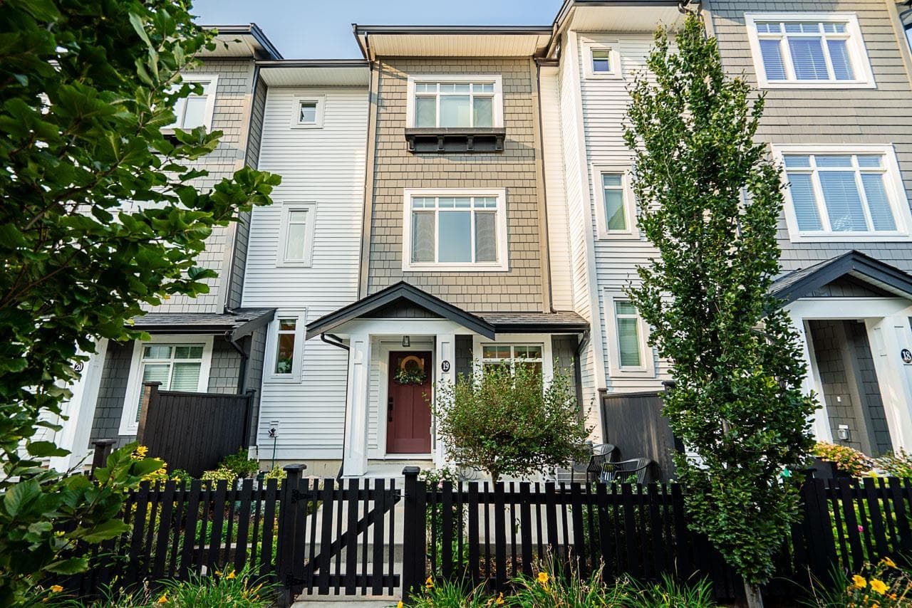19 - 6897 201 Street, Langley, V2Y 0Z3 — photo 1