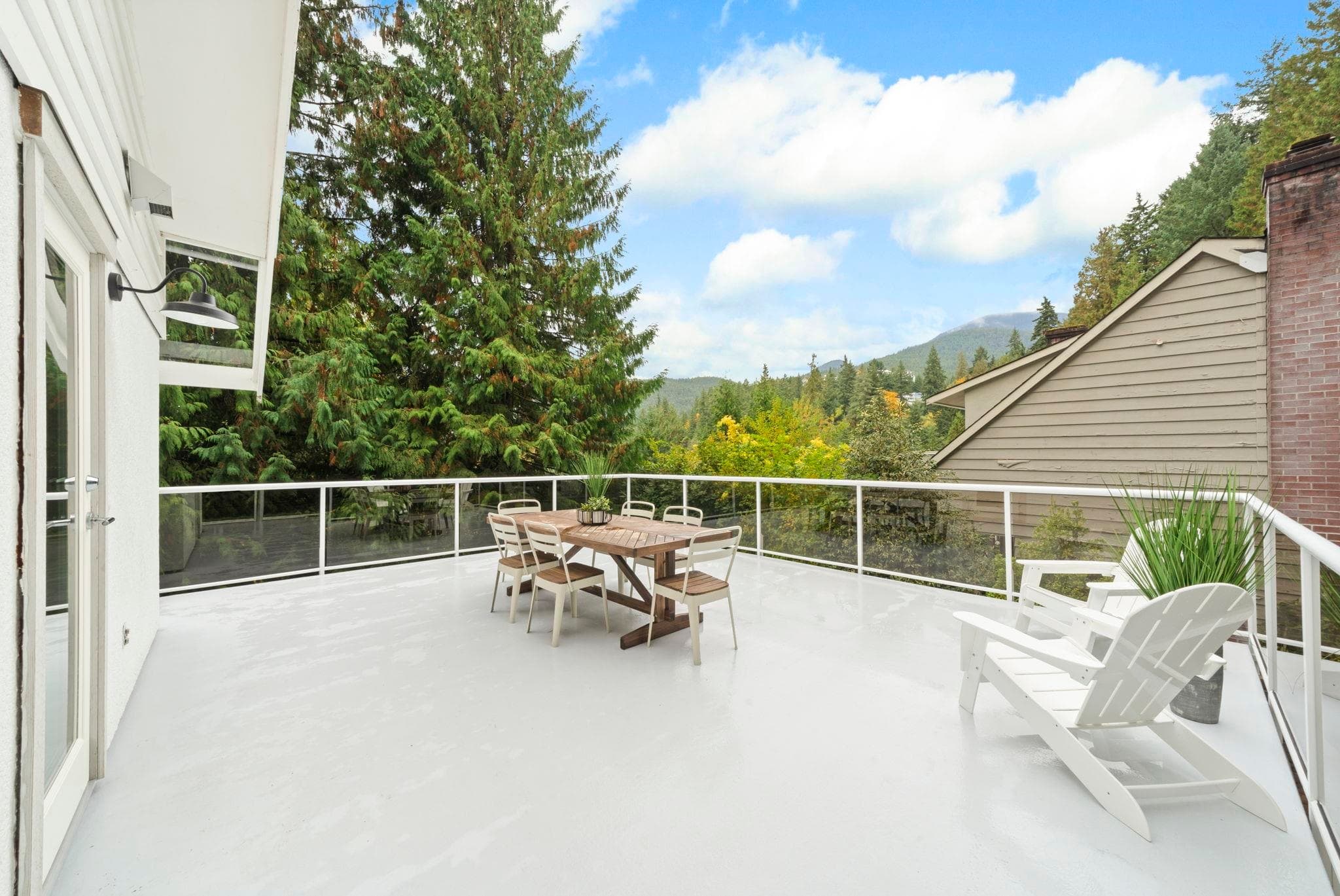 5540 Greenleaf Road, West Vancouver, V7W 1N6 — photo 2