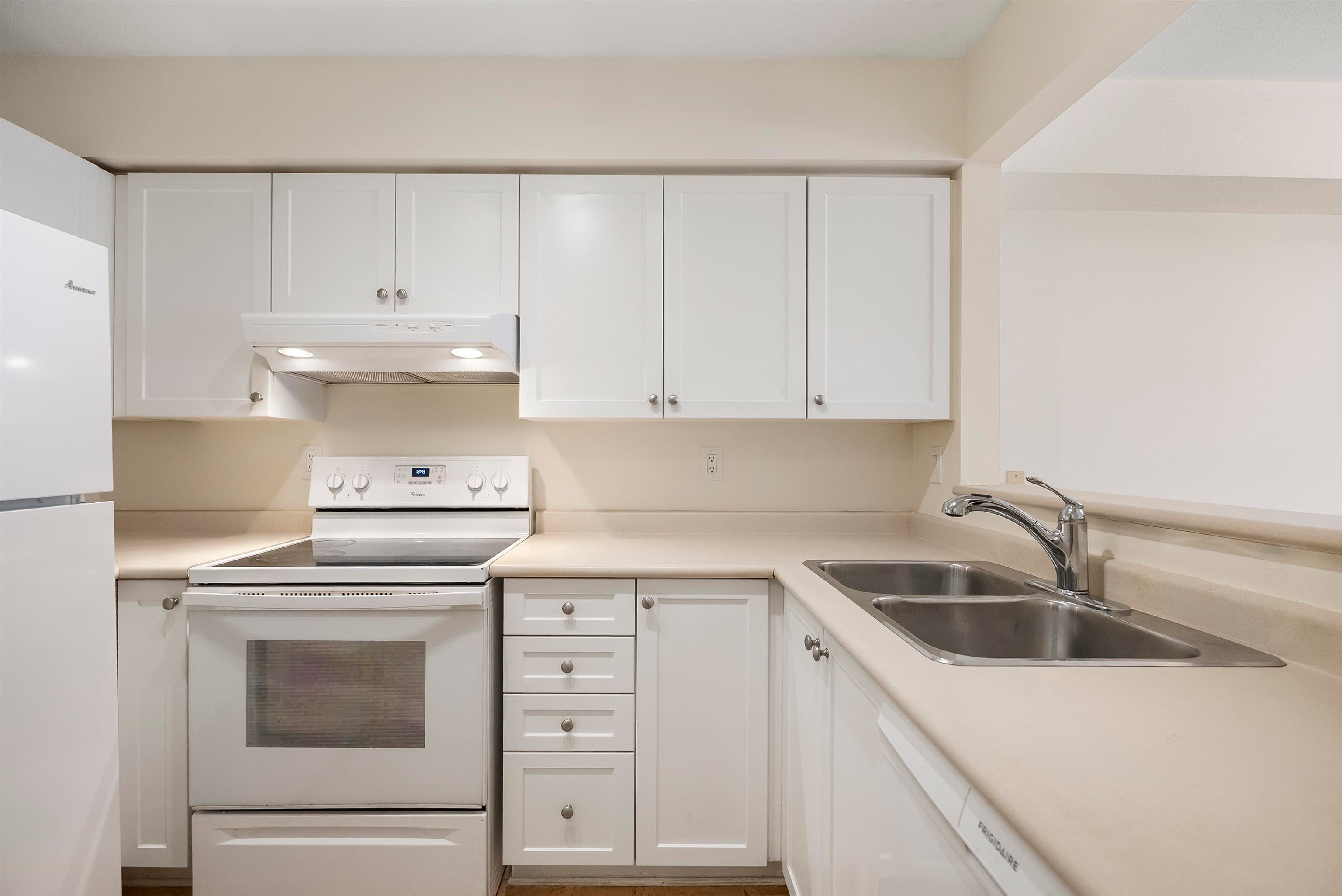 305 - 14355 103 Avenue, Surrey, V3T 5V5 — photo 5