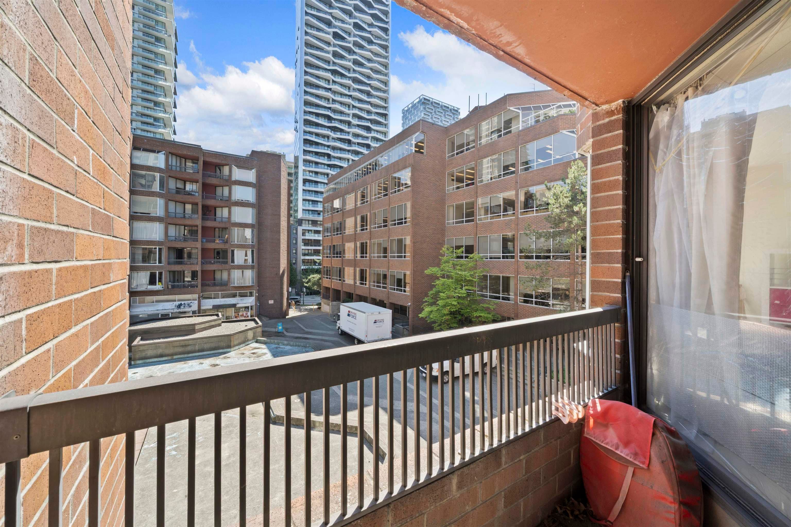 313 - 1330 Burrard Street, Vancouver, V6Z 2B8 — photo 4