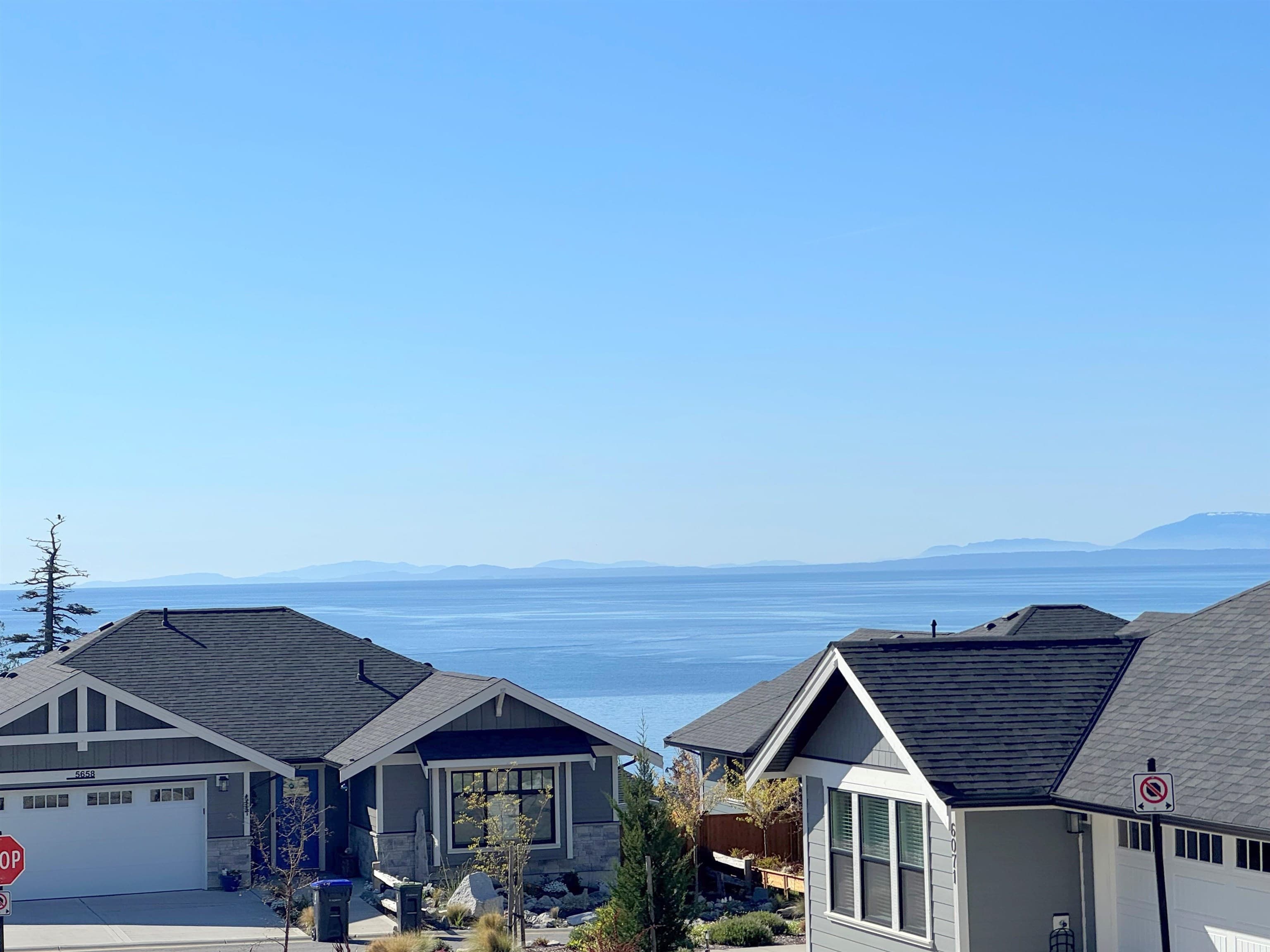6078 Kingbird Avenue, Sechelt, V7Z 0S4 — photo 1