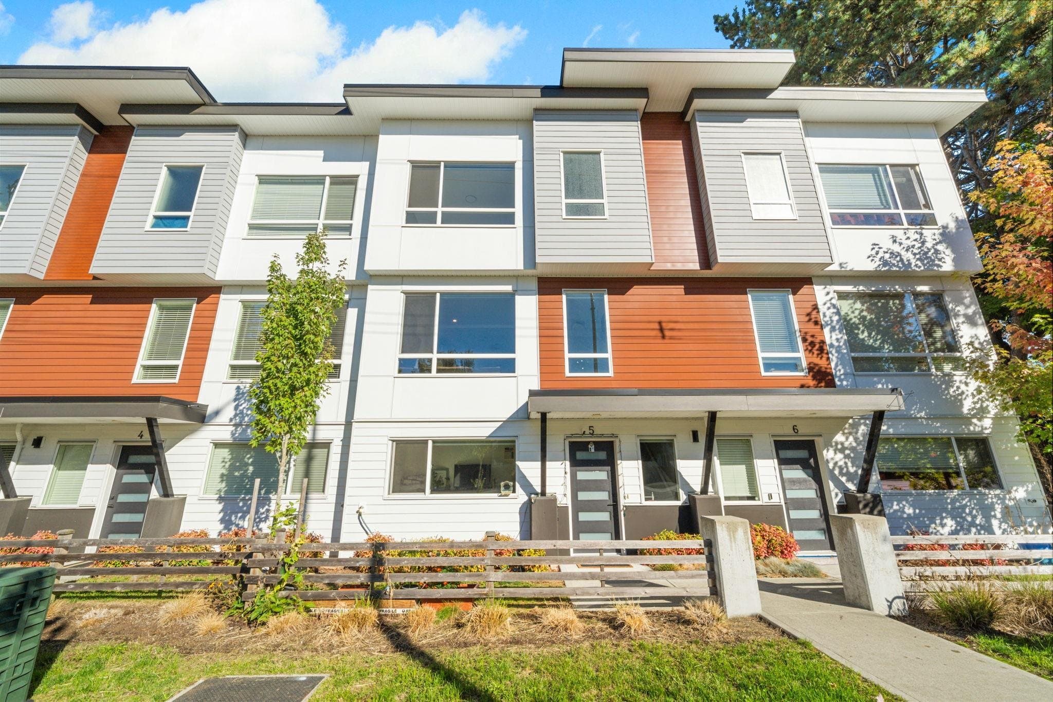 5 - 27640 Lantern Avenue, Abbotsford, V4X 1M3 — photo 1