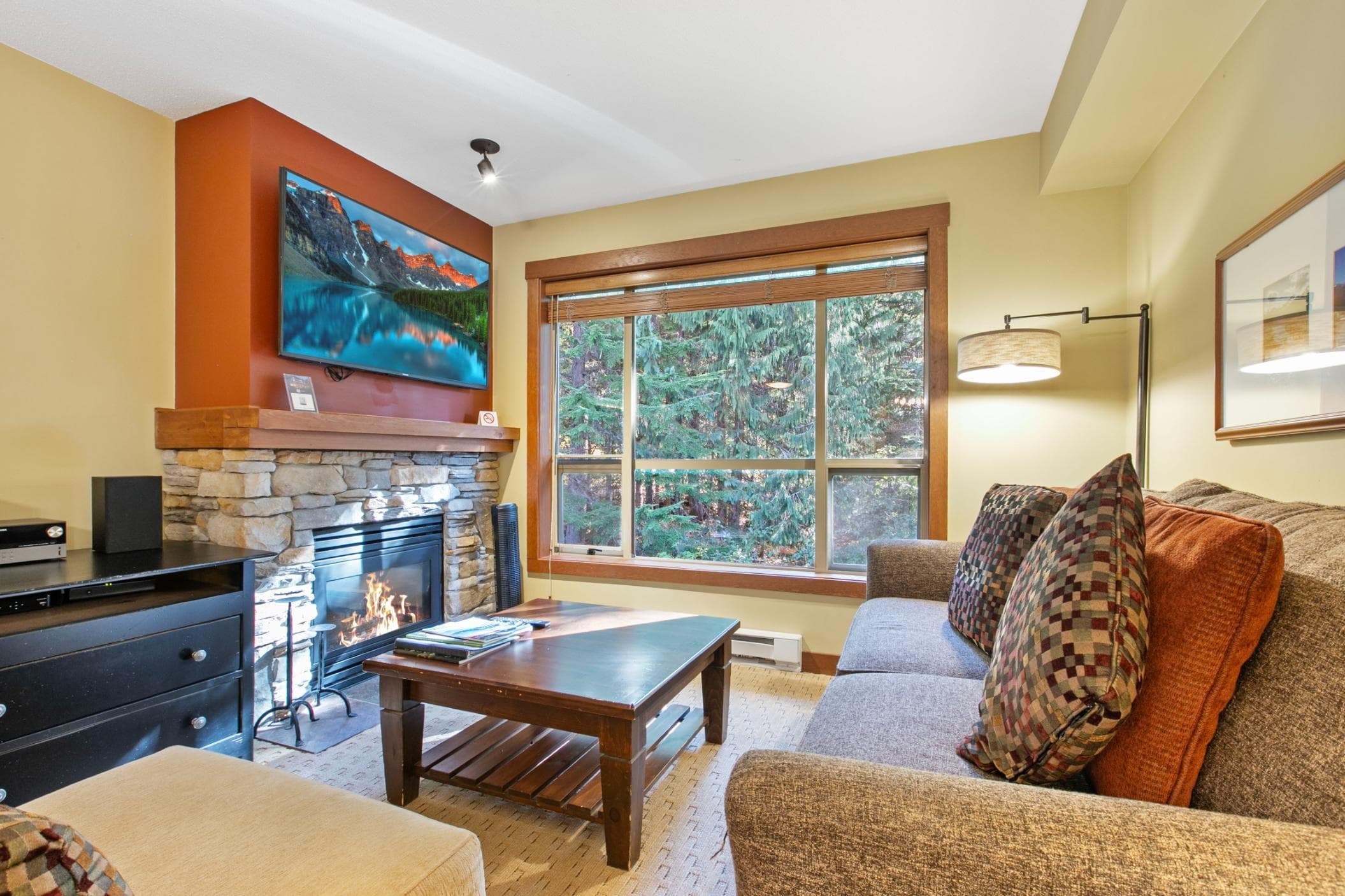 405 G4 - 4653 Blackcomb Way, Whistler, V8E 0Y9 — photo 2