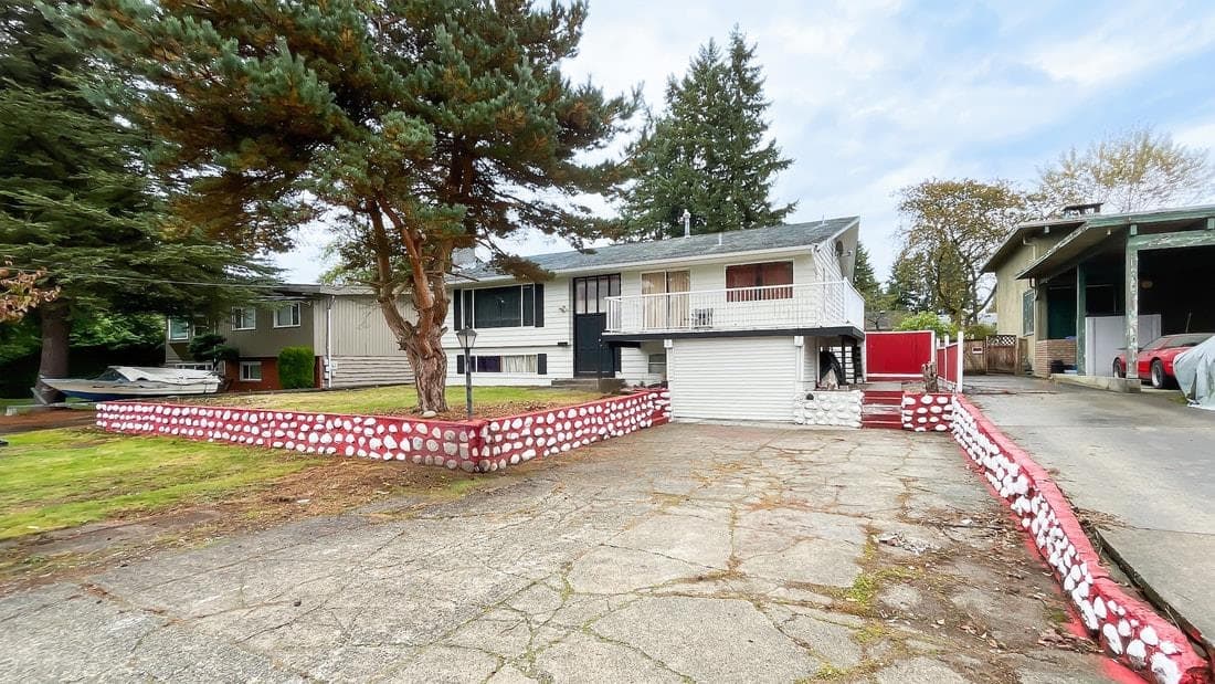 10872 145a Street, Surrey, V3R 3S3 — photo 1