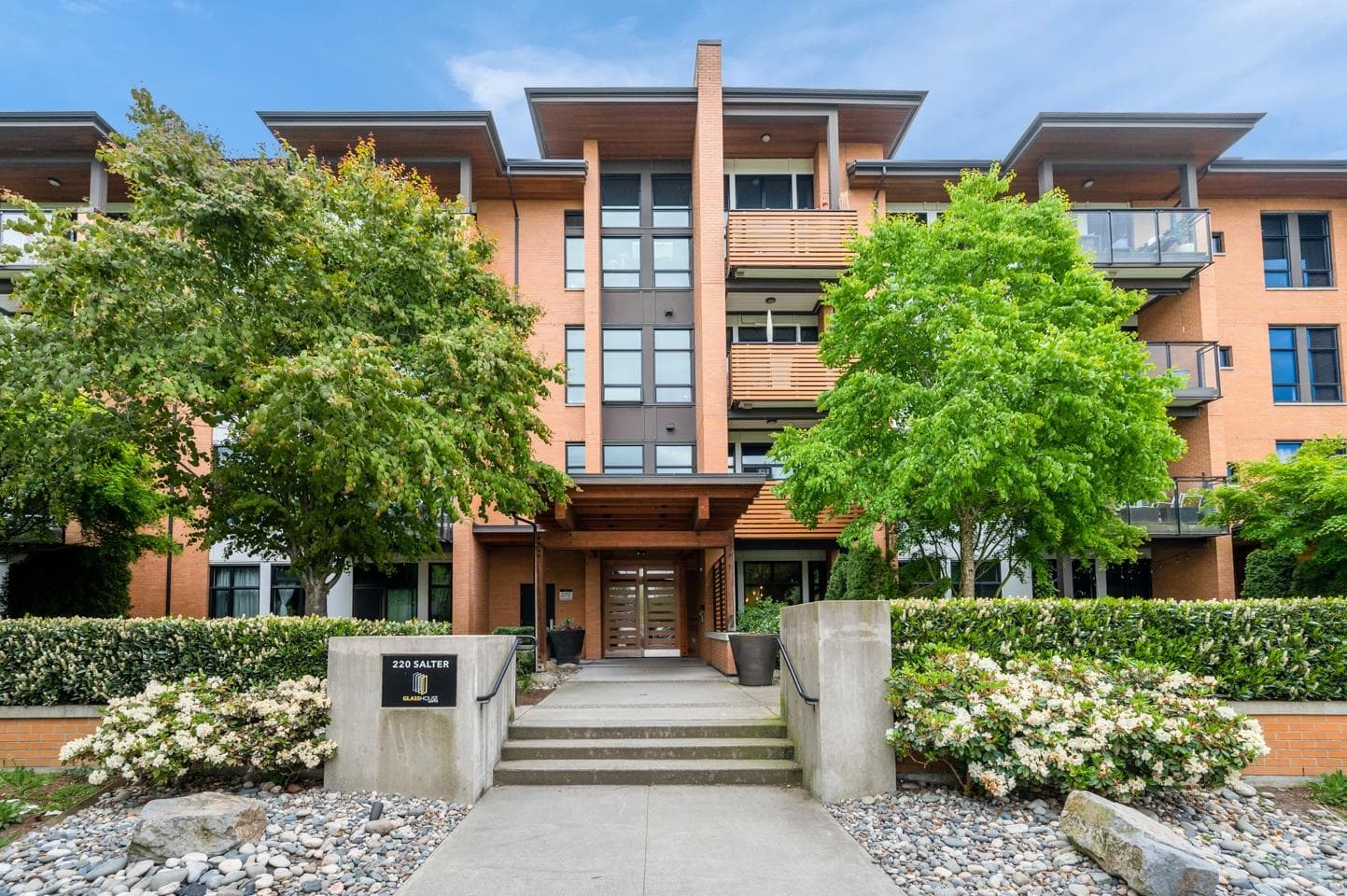 402 - 220 Salter Street, New Westminster, V3M 0H4 — photo 2