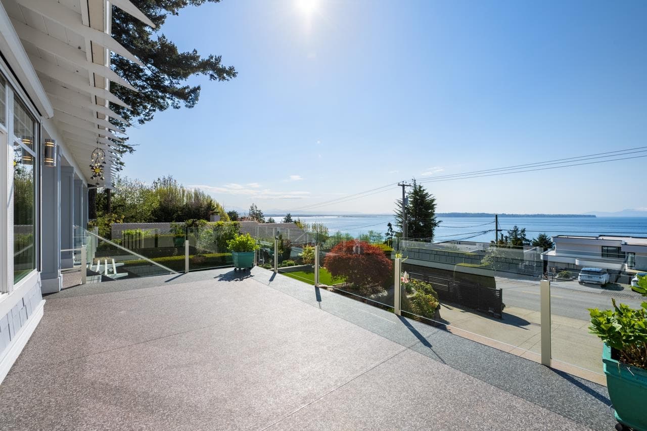 14213 Marine Drive, White Rock, V4B 1A9 — photo 3
