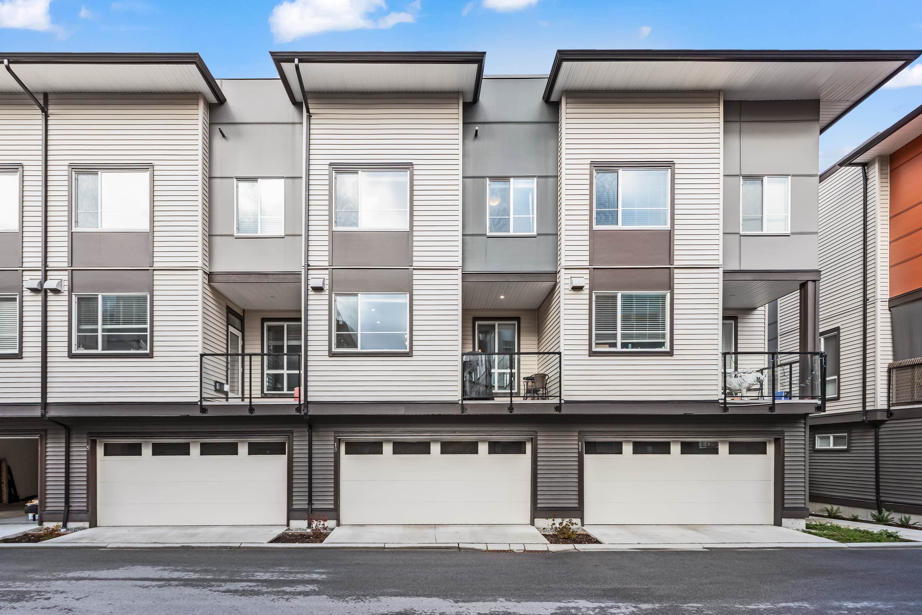 10 - 7288 188 Street, Surrey