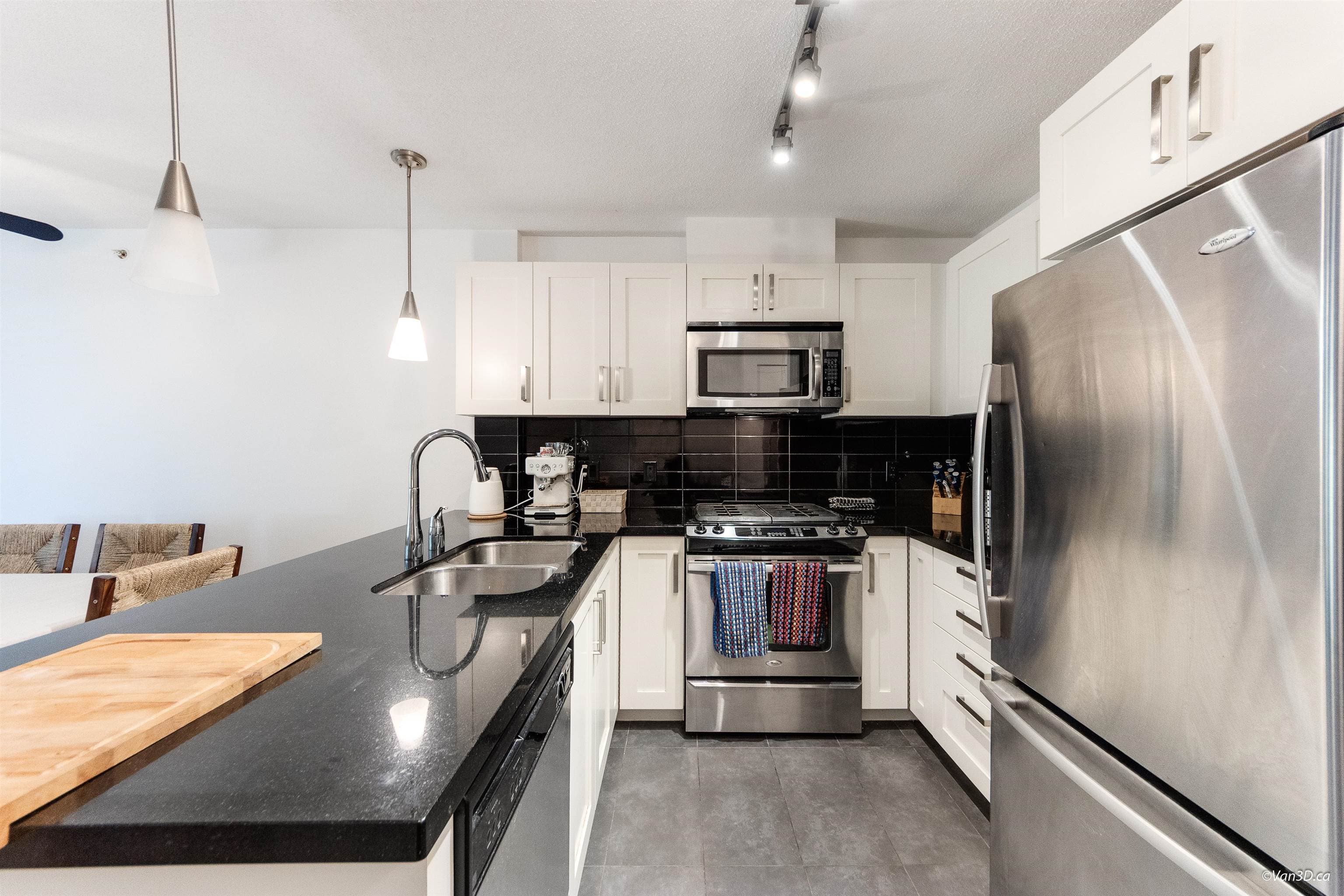 209 - 2133 Douglas Road, Burnaby, V5C 0E9 — photo 3