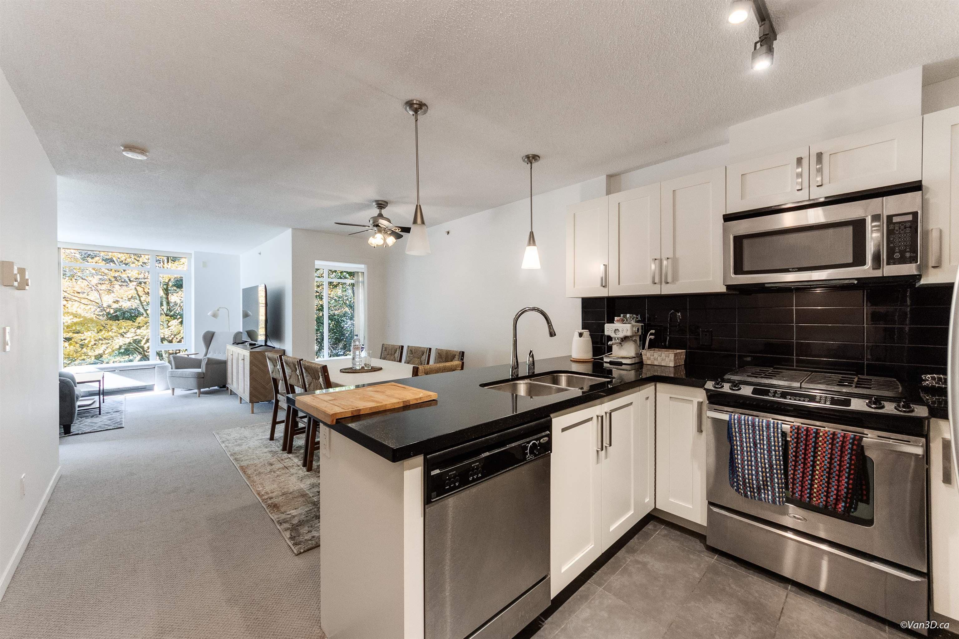 209 - 2133 Douglas Road, Burnaby, V5C 0E9 — photo 4