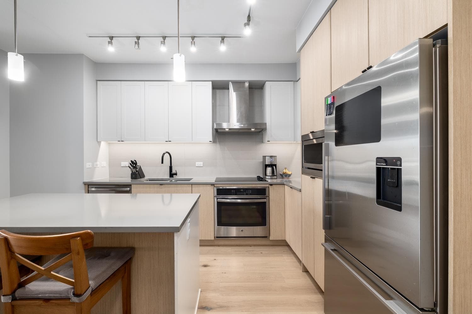 207 - 3205 Mountain Highway, North Vancouver, V7K 0A3 — photo 2