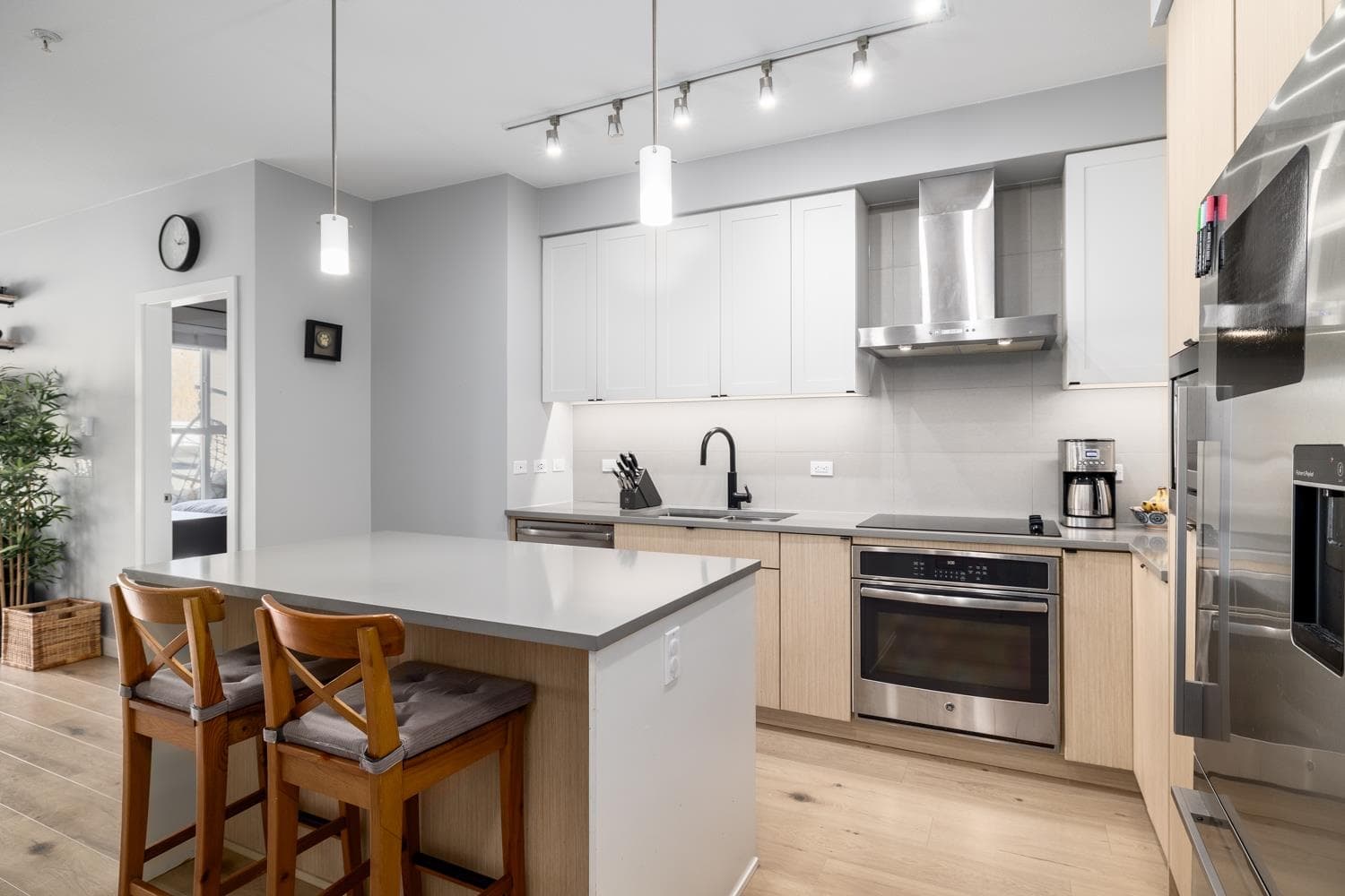 207 - 3205 Mountain Highway, North Vancouver, V7K 0A3 — photo 3
