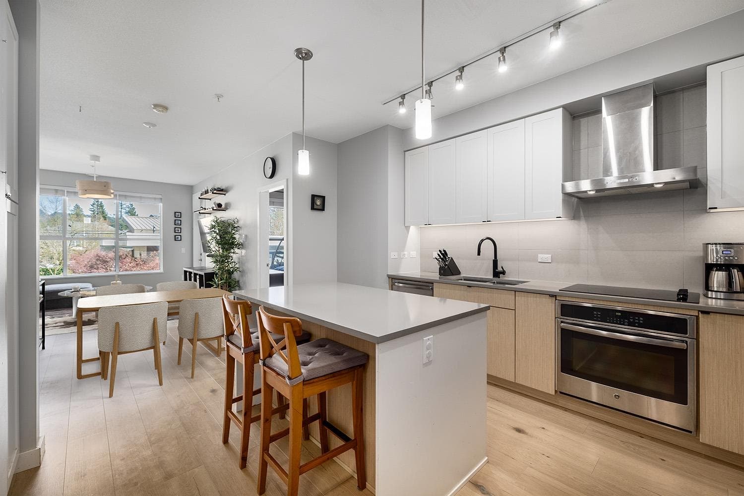 207 - 3205 Mountain Highway, North Vancouver, V7K 0A3 — photo 1