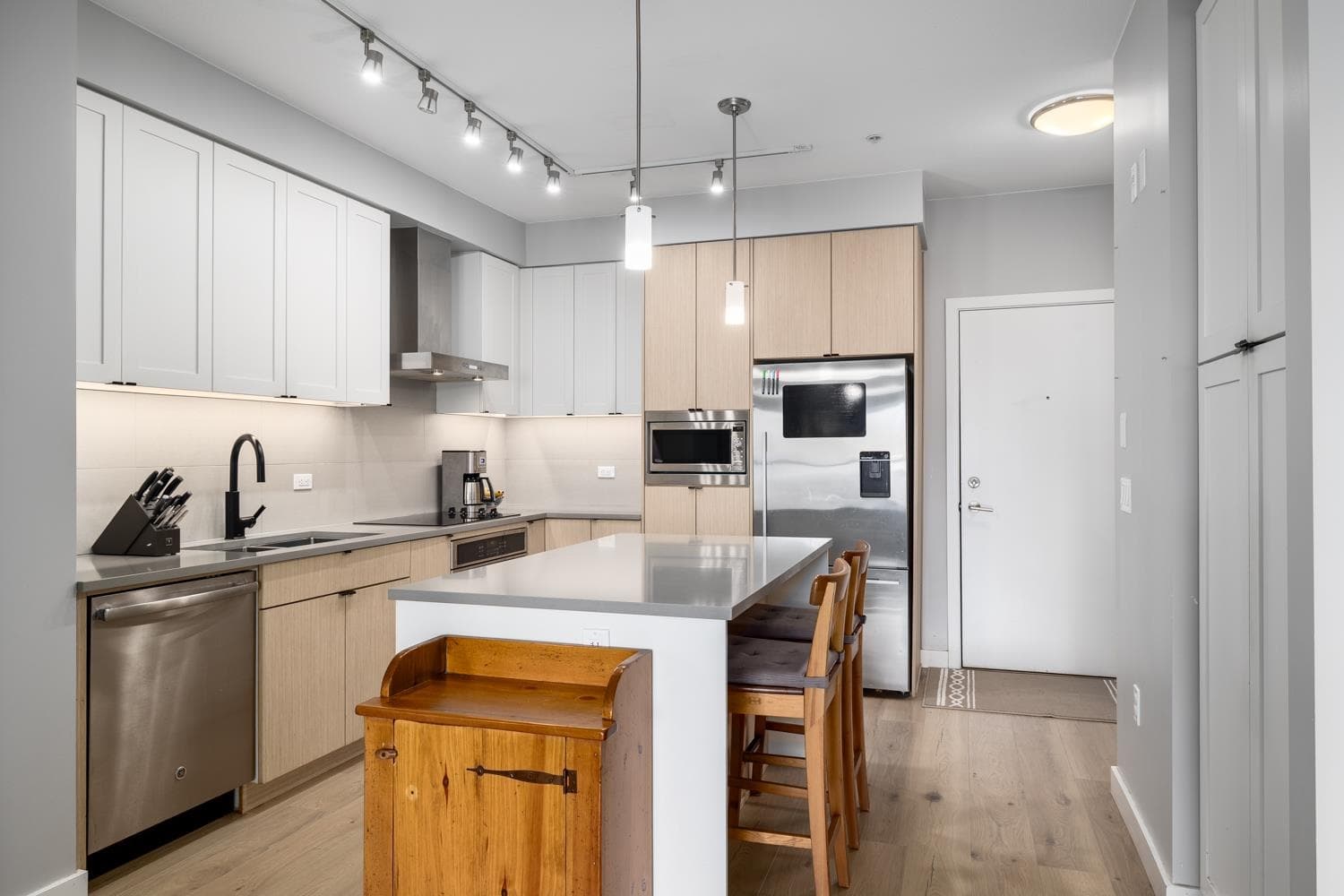 207 - 3205 Mountain Highway, North Vancouver, V7K 0A3 — photo 5
