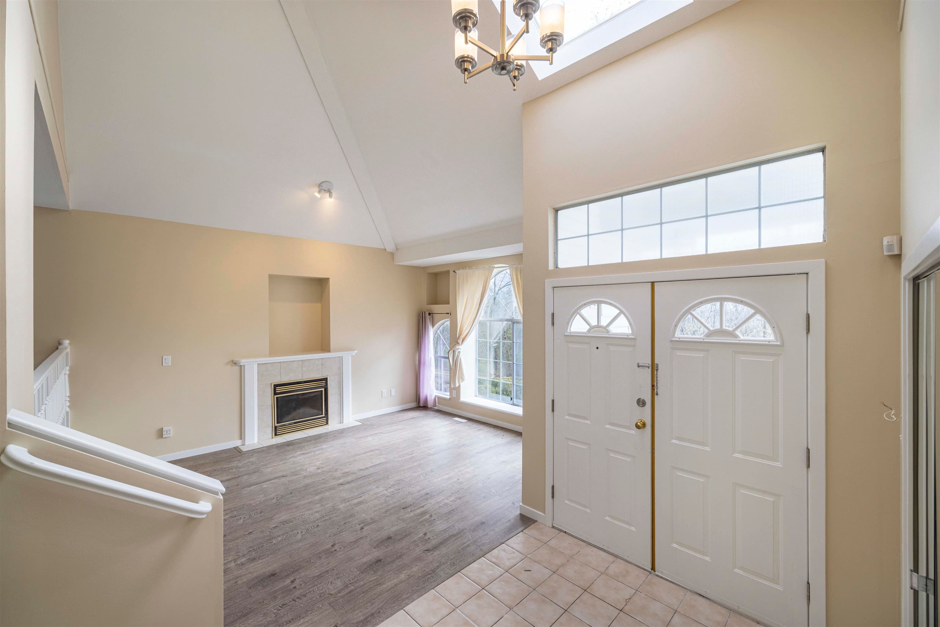 470 Riverview Crescent, Coquitlam, V3C 4X9 — photo 2