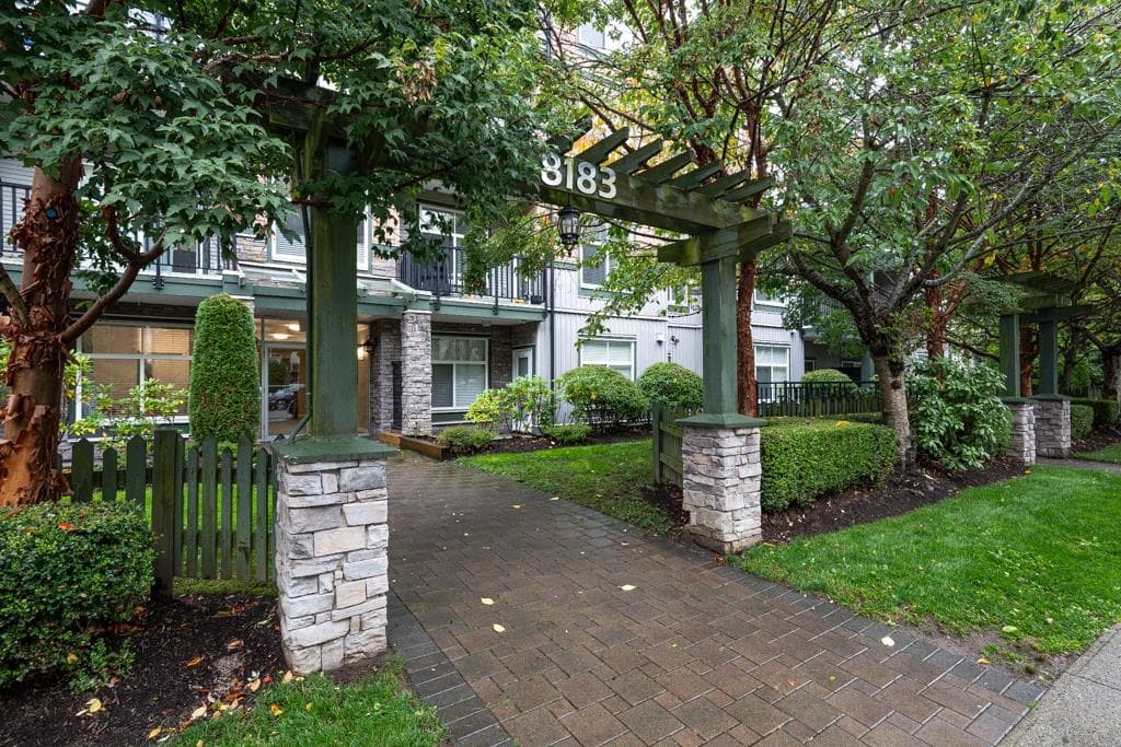 313 - 8183 121a Street, Surrey, V3W 1S7 — photo 3